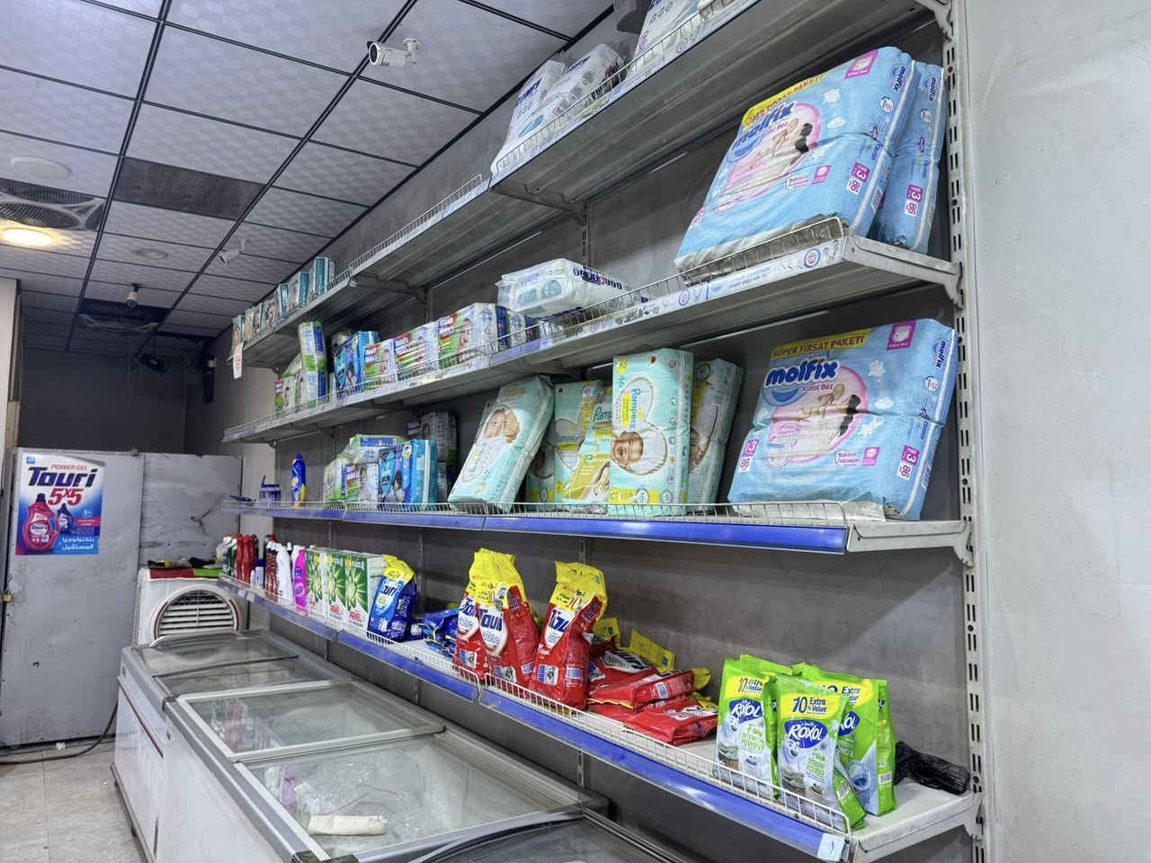 اغراض اسواق للبيع
براد ايكور ٣ ابواب عدد ٥
عارضة ايكور بطحية عدد ٦
رفوف سفينة  ٢٦ متر 
رفوف عمودية عدد ٩ متر
عربة تسوق عدد ٦
مضلة كهربائية عدد ٢
باب سلايد عدد ١
المكان الدوره جمعيه خير الله 
***********
