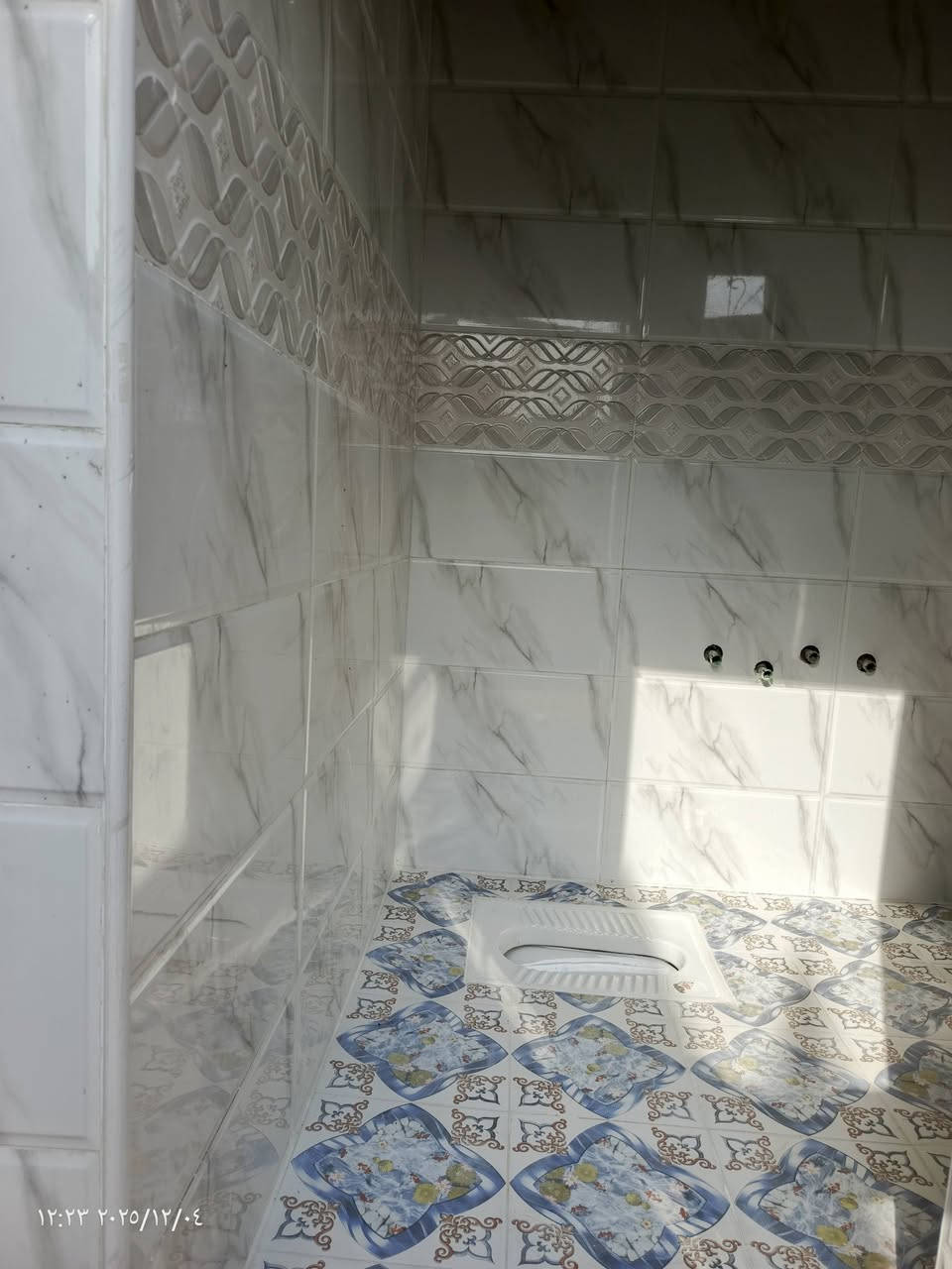 خلفه سراميك جذاريه وارضيه درجه اولئ في النجف منفرغ حاليا 
*********** متواجد واتساب
