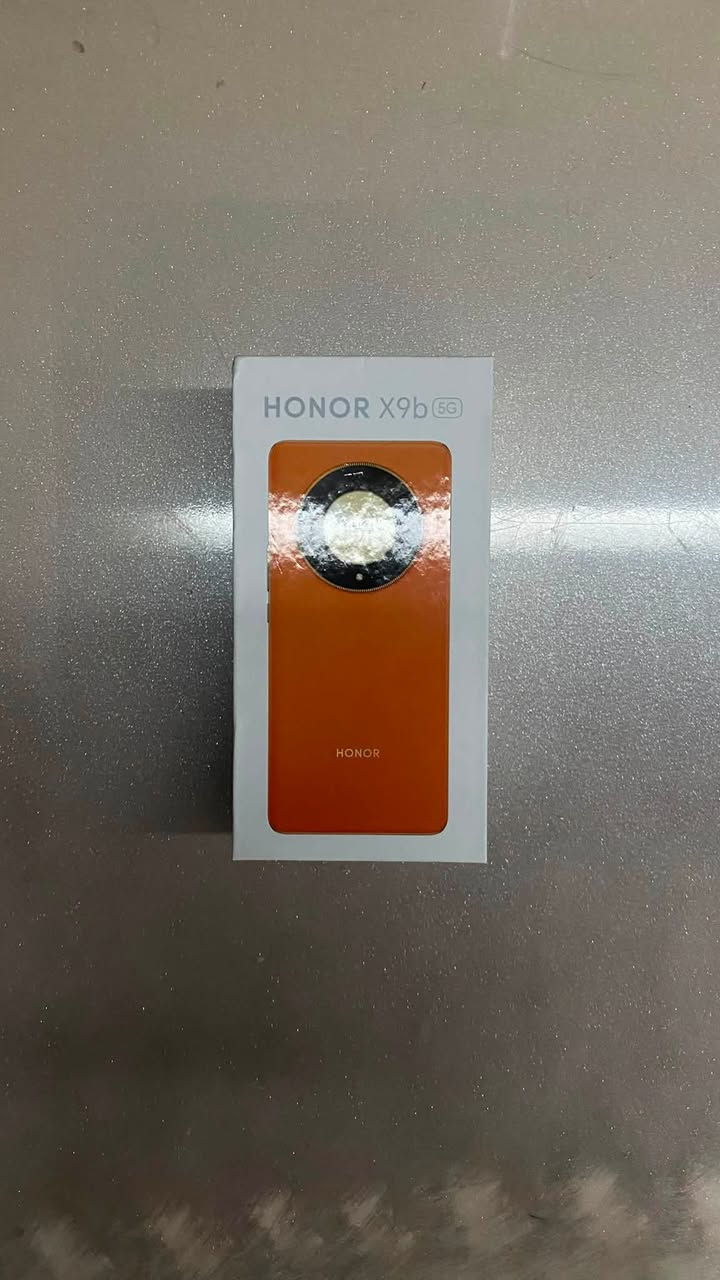 السلام عليكم ، جهاز Honor x9b للبيع مواصفاته مساحته 256 g بطاريه 5800 mAh الجهاز جداً نضيف استعمال شهرين وانطيك وياه كامل ملحقاته هيه سماعه + و شاحنته الاصليات والجهاز شخط واحد مابي و  السعر بـ 300 وبي مجال بسيط . 
للتواصل على الماسنجر او رقم واتساب *********** ، مكاني بغداد حي العامل .
