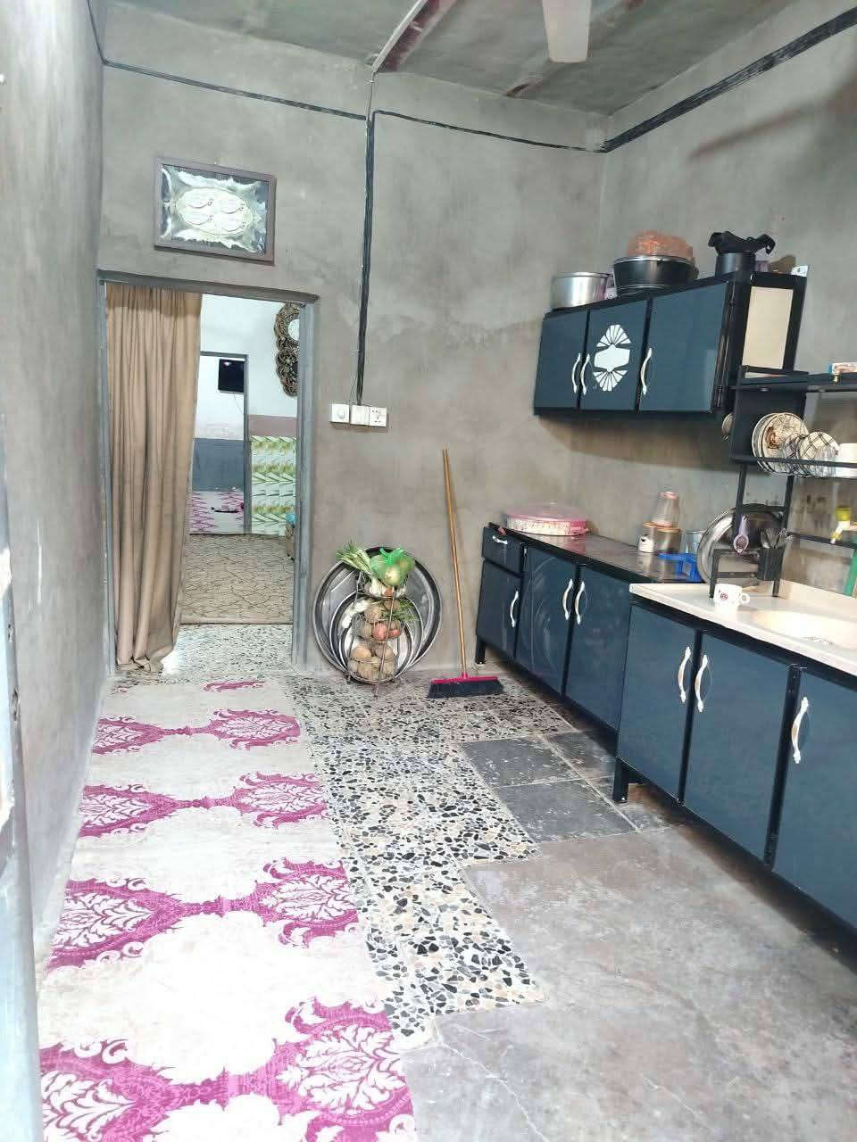 دار للبيع زراعي ١٤٠ متر حي ١٧ تموز ( حي الصدر الثالث) قرب جامع الاحسان بصف المختار ابو حميدة مرقم مشمول بتطويب ٣٢٠ غرفتين وصالة واستقبال ومطبخ وتخاريج وطارمة ومكشوفة كبيرة كافة الخدمات ثاني بيت عن الشارع التبليط الرئيسي السعر 28 الاتصال ***********
