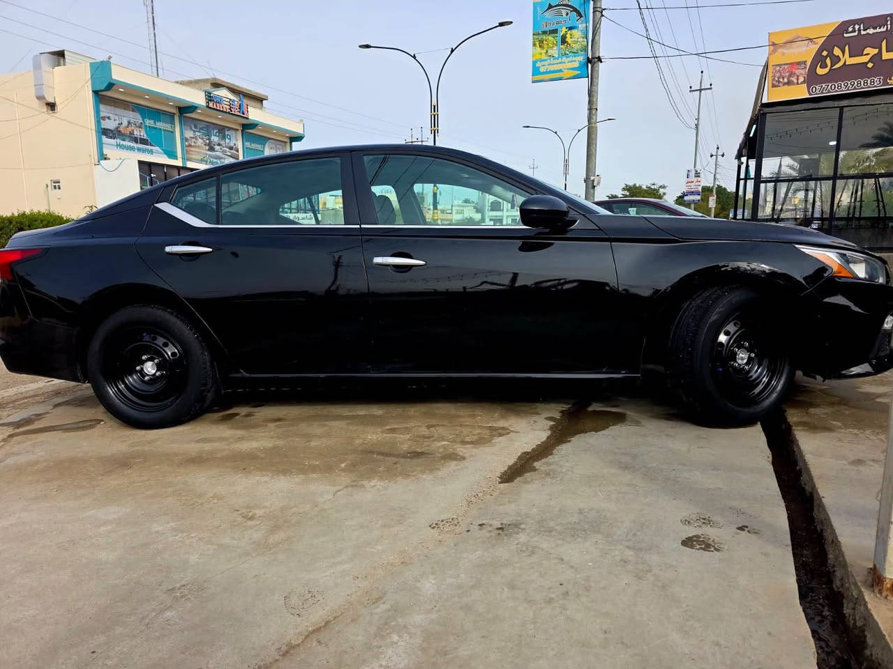 🚗 للبيع نيسان ألتيما 2020 🚗
وارد أمريكي / رقم اربيل  بأسمي شرط التحويل  رقم الدولي الجديد هزه وفحص  كله جديد
محرك مكفول 🔧 / كير مكفول
تخم تايرات جديد مبدل قبل أسبوعين
باتري جديد
صدر ع الوكاله كامل 
ضربتها جاملغ وحافت الباب بدون ارباك   واكو سونار   (باقي السيارة وكالة)
مواصفات السيارة:
محرك 2.5 لتر / 4 سلندر اقتصادي وقوي
شاشة لمس وسطية 8 إنج مع بلوتوث و USB وكار بلي 
كاميرا رجوع خلفية 
كشن جلد + كهرباء 
بصمه تشغل وبصمه ابواب
مثبت سرعه 
نظام أمان حديث (ABS / Airbags)
تصميم أنيق ورياضي بلون اسود شذري 
سيارة كاملة مكملة تجي تفحص وتشوف بعينك كعدتها حلوه وسيارة ما تصرف عليها كلشي 
مكان السياره خانقين  
 ***********.
