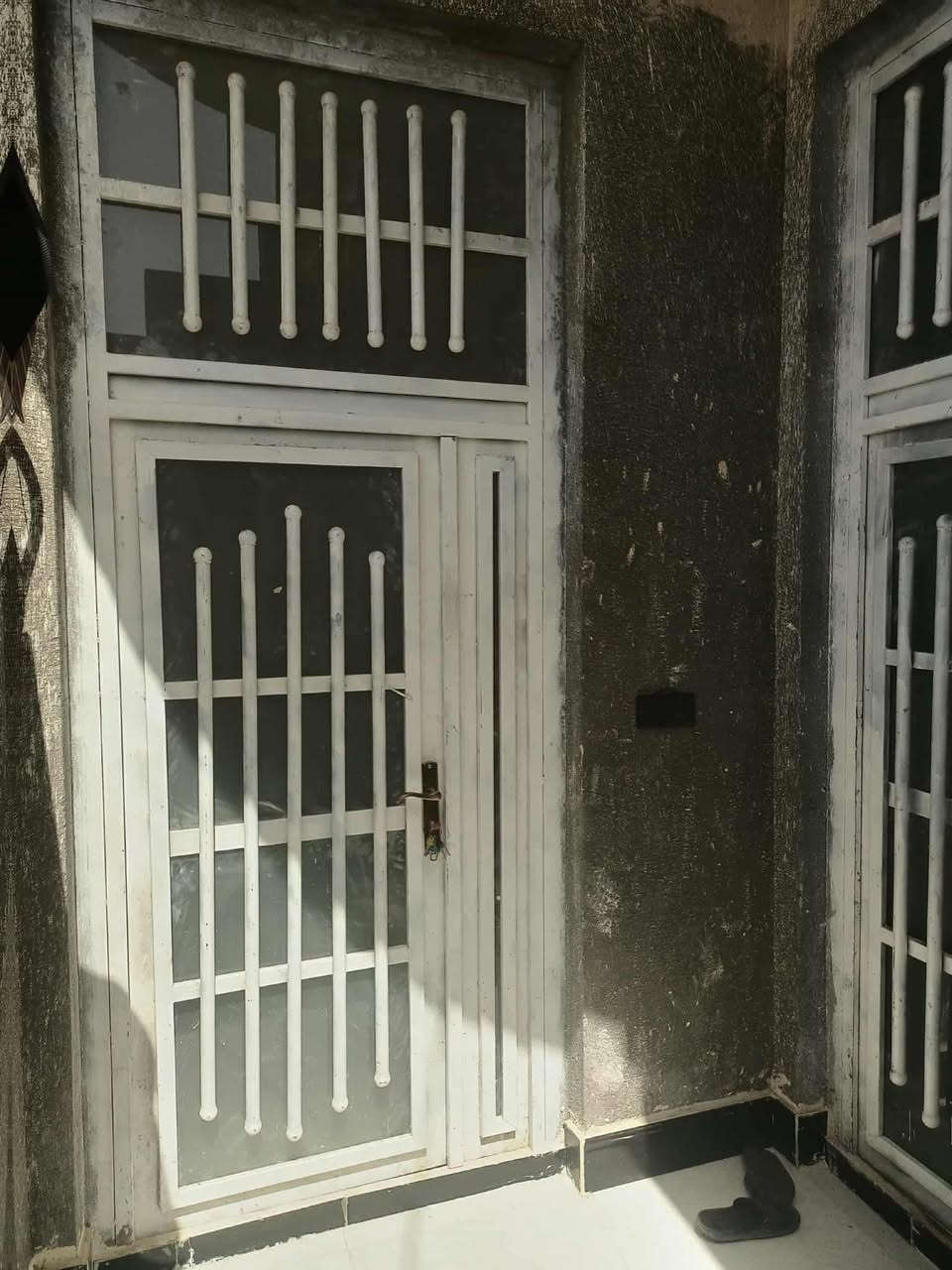 سلام عليكم بيت للبيع او المراوس في الحبيليه الاولى بل نهايه قريب على شارع اربعين الفاصل بين الحبيليه الاولى و الثانيه مساحه البيت 100 متر طابق واحد طابو صرف بناء 2025 جديد حيل كله كونكريت مسلح التواصل *********** 🔴يرهم بيع او مراوس
