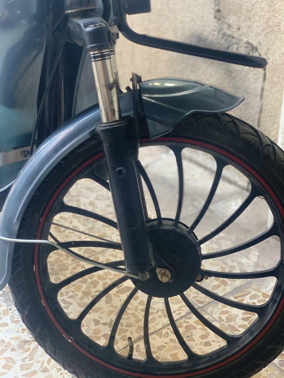 سلام عليكم      دراجه شحن اخو الجديد مستخدم شهرين5 بطاريات اربع گير تايرات شرط بطاريات شرط بگلايت ولاشارات شرط ونشرات مالت البايسكل قويه وشاحنه مالته شرط جديده و وكاله وتشحن البايسكل 3 ساعات الدراجه كامله فقط كشن الوره مابيها و الوايرات والكهربائيات شرط الدراجه سعرها 270 وبيها مجال للشراي العنوان كركوك حي الشهداء رقمي  *********** خابرني وتدلل وبي واتس اب
