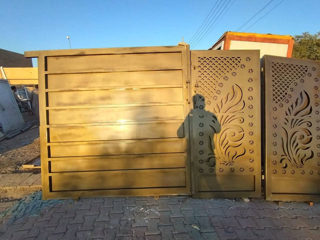 🛠️ [حدادة السيد نعمان] للحدادة والـمظلات الحديثة 🛠️
​تبحث عن الأمان، المتانة، والتصميم العصري لبيتك؟ إحنا بخدمتك! نوفر لك أحدث التصاميم وبأعلى جودة حديد في السوق، مع دقة وإتقان بالتنفيذ.
​✨ خدماتنا تشمل كل ما يحتاجه بيتك:
​🚪 أبواب خارجية وداخلية: (أبواب حوش، أبواب رئيسية، أبواب كليدور ، وأبواب غرف) بأشكال مودرن وكلاسيك تعزل الصوت وتدوم العمر.
​🪟 شبابيك حديد: شبابيك حماية، شبابيك مطابخ بتصاميم ذكية وعصرية تناسب الديكور.

​⛺ سقائف ومظلات: سقائف (K-Span)، مظلات سيارات، وسقائف حدائق مقاومة للحرارة والأمطار.
​🔥 مناقل وشوايات: تفصال مناقل عائلية وللمطاعم حسب القياس والطلب، حديد ثقيل يتحمل النار.
​🛠️ وكل ما يخص عالم الحدادة: صيانة عامة وتفصيل أي فكرة تخطر ببالك!
​💡 ليش تختارنا؟
​✅ دقة في المواعيد: نسلمك الشغل بالوقت المتفق عليه بدون تأخير.
✅ حديد نخب أول: نستخدم أفضل أنواع الحديد المقاوم للصدأ والعوامل الجوية.
✅ أسعار تنافسية: الجودة العالية مو بالضرورة تكون غالية، أسعارنا تناسب الجميع.
✅ كادر محترف: حدادين ذوي خبرة طويلة بلمسات فنية.
​📞 للحجز والاستفسار، تواصل معنا عبر الواتساب أو الاتصال المباشر:
[ *********** ]
​📍 العنوان:
[تكريت_نهايه شارع الاحتفالات_بدايه شارع مدخل الديوم على اليمين]
​🏡 بيتك يستاهل الأفضل.. خلّي لمستنا تحميه وتجمّله!
