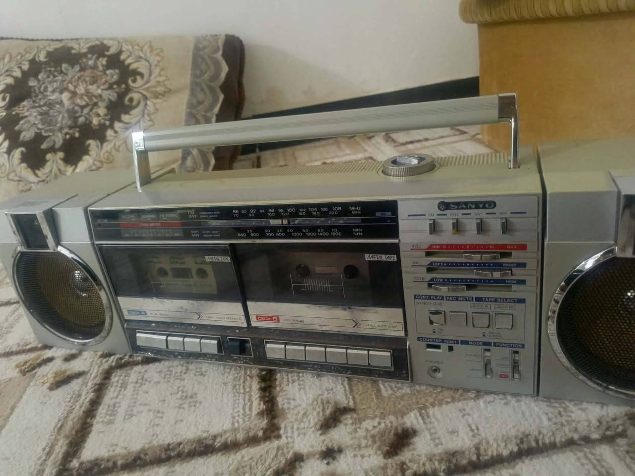 مسجل سانيو دبل كاسيت  التفاصيل داخل الفديو السعر 35الف قفله بدون عمله  الاتصال على الرقم ***********
