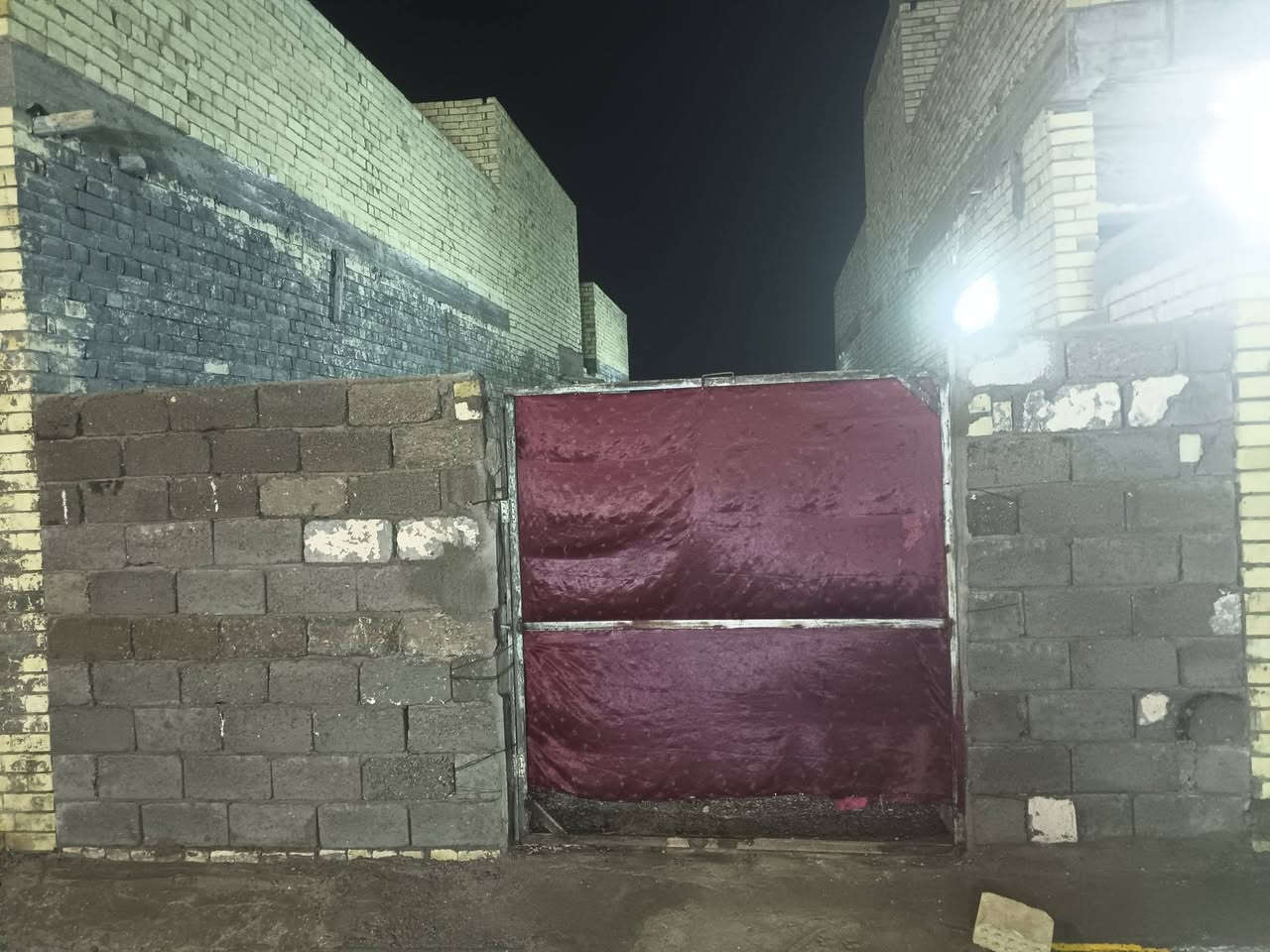 قطعه ارض للبيع مساحتها 100
عنوان 7قصؤر شارع ابو علي قرب شارع 20 
منطقه سكنيه
مكونه من ماء مجاري كهرباء تبليط 
وانترنت الفرع هدوم ومرتب 
من اناره وصبغ ارصفه وتخطيط 
السعر 17. ؤبيها شي بسيط.  
***********
#الجميع
