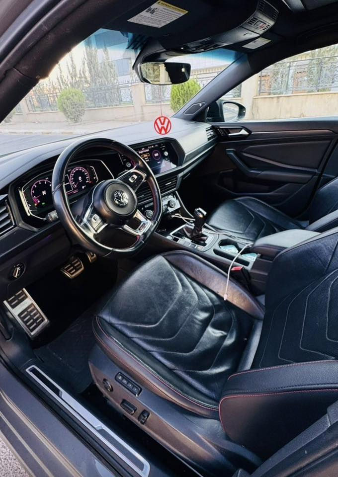 Jetta gli 2021 فوول مواسەفات 
بیلاد سەقف ڕەش /پانۆرامە / بەسمە / کوشن سارد گەرم / کوشن خەزن 
کوشن جلد/تەحدید سورعە /3 مۆدی لێخوڕین eco /normal/sport
سەیارەکە 95,000 km ڕۆشتوە 
سەیارەکە بۆنیتی بۆیاغە لەگەڵ چامەلەغی نیو دەرگاشی بۆیاخە 
بێناو گرتن
170$
***********
Whats app
Viber
