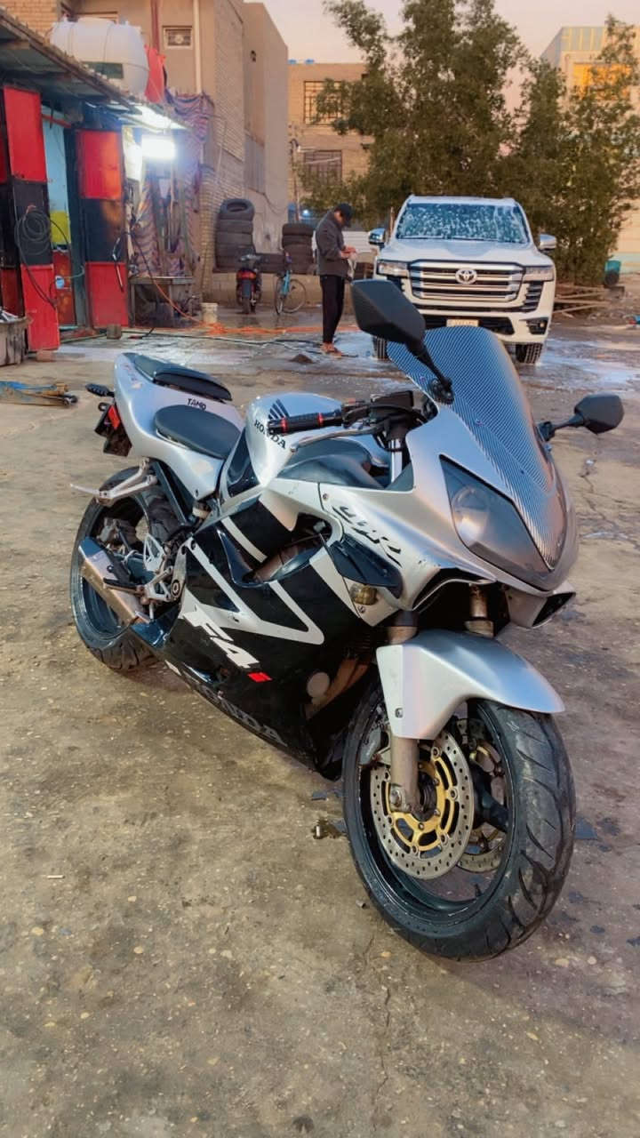 سلام عليكم  دراجه 
امفوراي 600c وارد امريكي 
الدراجه مفتوحه اول كصه اله شغل مضبوط 100/100
دراجه نضيفه وبكل وقت نكره سلف حماوه طبيعيه كلش  شوي كفرات بيه ملاحضات دراجه ادامه كمله نضيفه دهن كل ١٠ ايام ابدله   صوت بيه طرب  
اوراق دراجه كامله اصوليه وبيه وصلين مدفوع كمرك 
سعره  18 وبيه مجال   مكان بغداد بلديات رقم ***********
