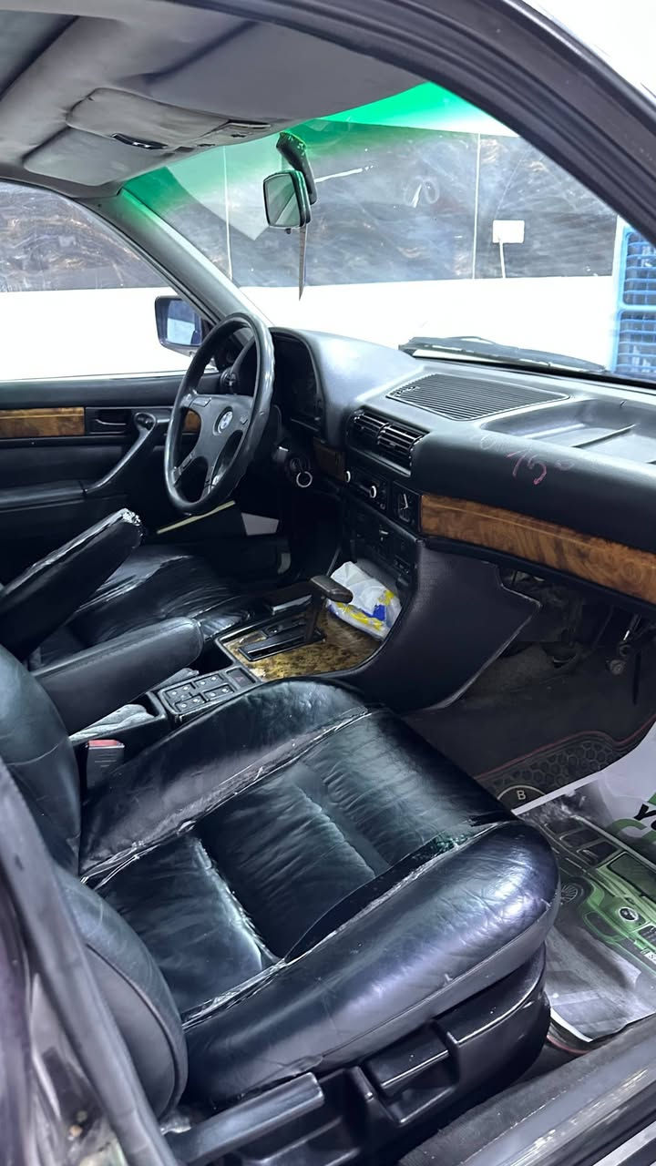 سلام عليكم 
BMW   735 اصل 
مديل 1991
رقم بغداد
راعيه من الرفاعي 
اللون ب سنويه احمر 
مبدل مكينه و كير و دشبول جديد
الكير بعده بوقت الضمان
السياره بلاد ما بيه صبغ 
السياره جاهزه ما بيه نقص 
#السعر 55 ورقه وبيه مجال حق الجيه
***********
شرط التحويل
