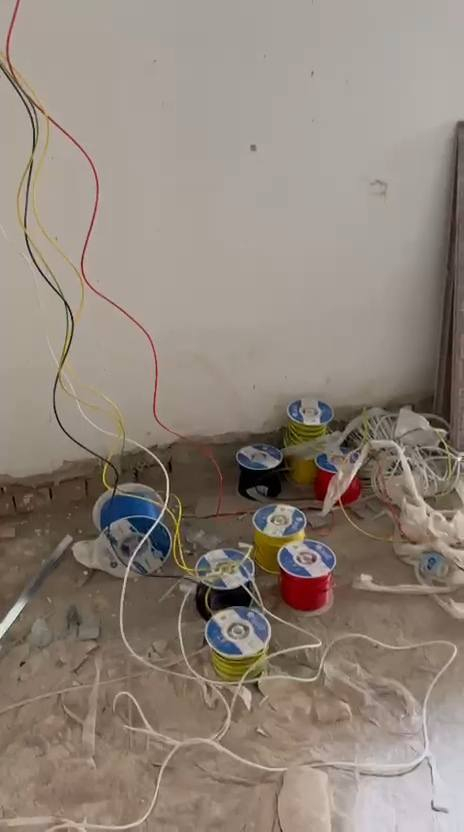 ((( كادر كاظم الذهبي للتأسيسات الكهربائية)))
 تقدم لكم كافة التصاميم والمخططات الكهربائية وحسب المواصفات الهندسية ..
( مجمعات سكنية _ عمارات متعددة الطوابق _ مولات _ فنادق _ مباني 
حكومية _ مستشفيات _ مدارس _  منازل )  
ومن ضمن أعمالنا 👇👇👇👇👇👇👇👇
وبأشراف مهندس اختصاص
١. عمل وتصنيع جميع لوحات السيطرة (بوردات)  (ATS) لجميع الأحمال (صناعي ومنزلي)
٢. مظومة سمارت هوم الذكي 
٣. منظومة الحريق 
٤. منظومة كاميرات المراقبة
٥. منظومة الانترنيت 
٦. منظومة الصوت
٧. منظومة ستلايت 
٨. حساسات الحركة والأضاءة
طرق العمل بنظام العمل والكراستة وعمل وتشمل توفير المواد من أرقى المناشئ ضمن مواصفات وبضمان حسب طلب الزبون .....
للتواصل معنا على الأرقام التالية 👇👇👇👇👇
***********
***********
*********** واتساب _ تلكرام
