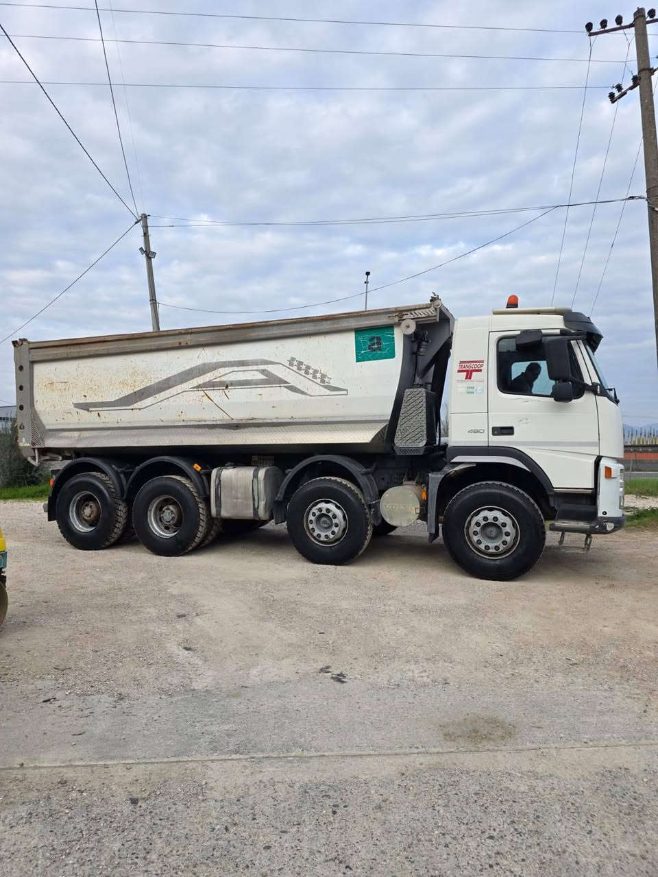 Volvo FM 480
موديل 2008
مشتغل ٣٤٠٠٠٠
بودي ٢٠ متر 
السياره ورق 
مكفول من كلشي 
السعر ٤٣الف دولار شامل الشحن والكمرك ورقم مدة الوصول ٢٠يوم بعد الأتفاق وربي يرزق الجميع


**إذا كنت صاحب هذا الإعلان وتريد حذفه لأي سبب، رجاءا أرسل رسالة إلى الدعم الفني**