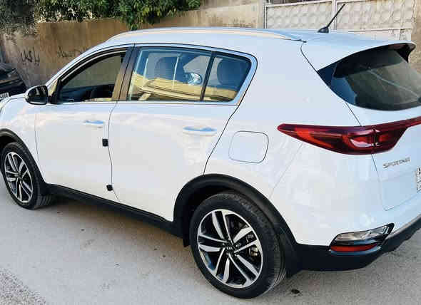 السلام عليكم سبورتج 2020 خليجي بيسنك مواصفات اساسي سياره جديده كير مكينه حداديه تخم تاير كله جديد مرقم بغداد بيهه ملاحضات الكشر 3 قطع صبغ والباقي مكفول ماشيه 104 السعر 169 ورقه مجال حك الجيه للاستفسار *********** بغداد الرصافه
