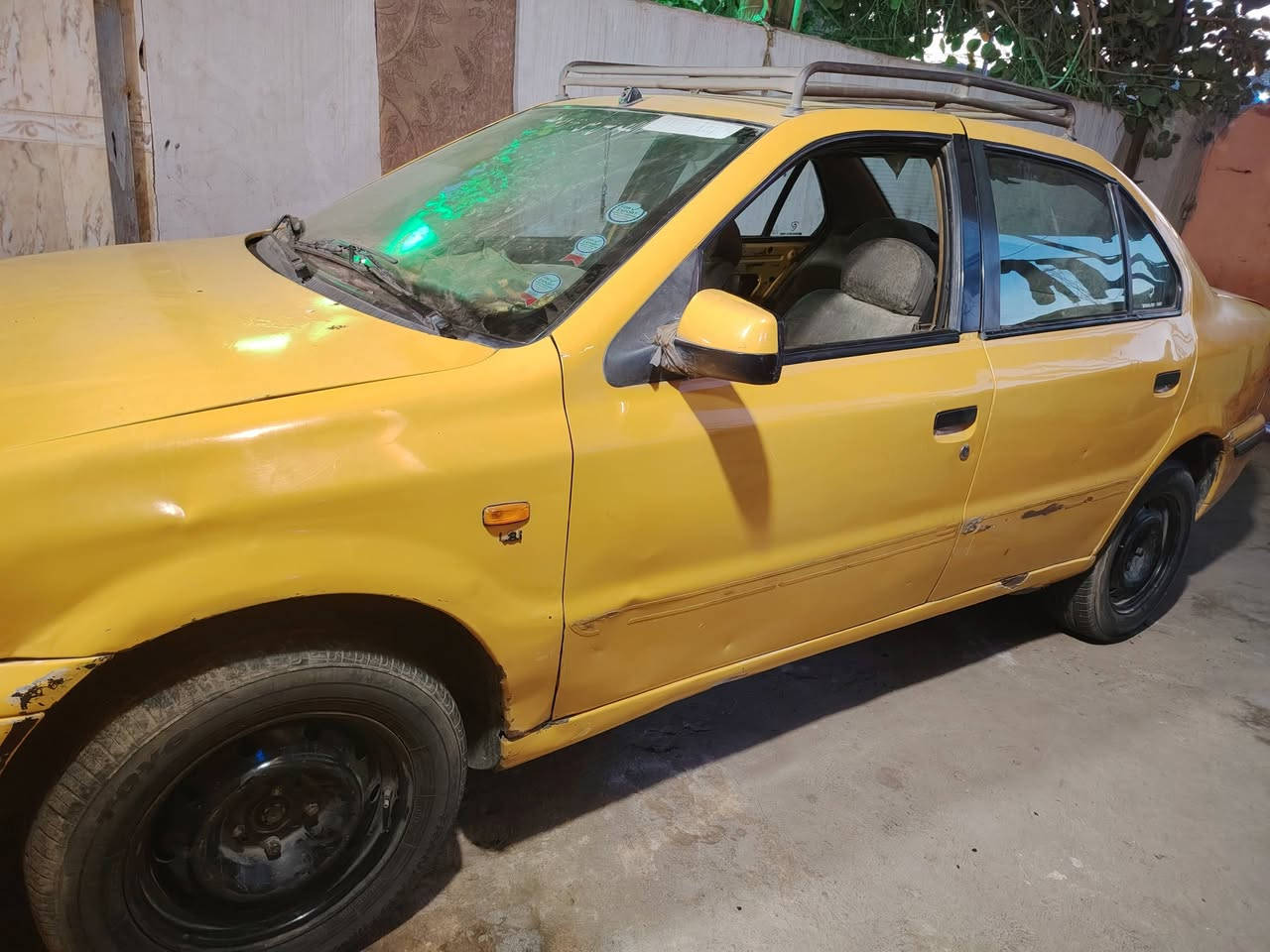 السلام عليكم من رخصت الادمن سيارة سمند 20012 بلاديه سياره مبدل بيها الباب الخلف الصدر صدر امام خلفي نضيف المكينه لا طشه رقم دولي مصفره باسمي مصفره هيئه وغرامات السعر 20 ورقه  سيارت حلوه بس غرفتها يرادلها ترتيب ***********
