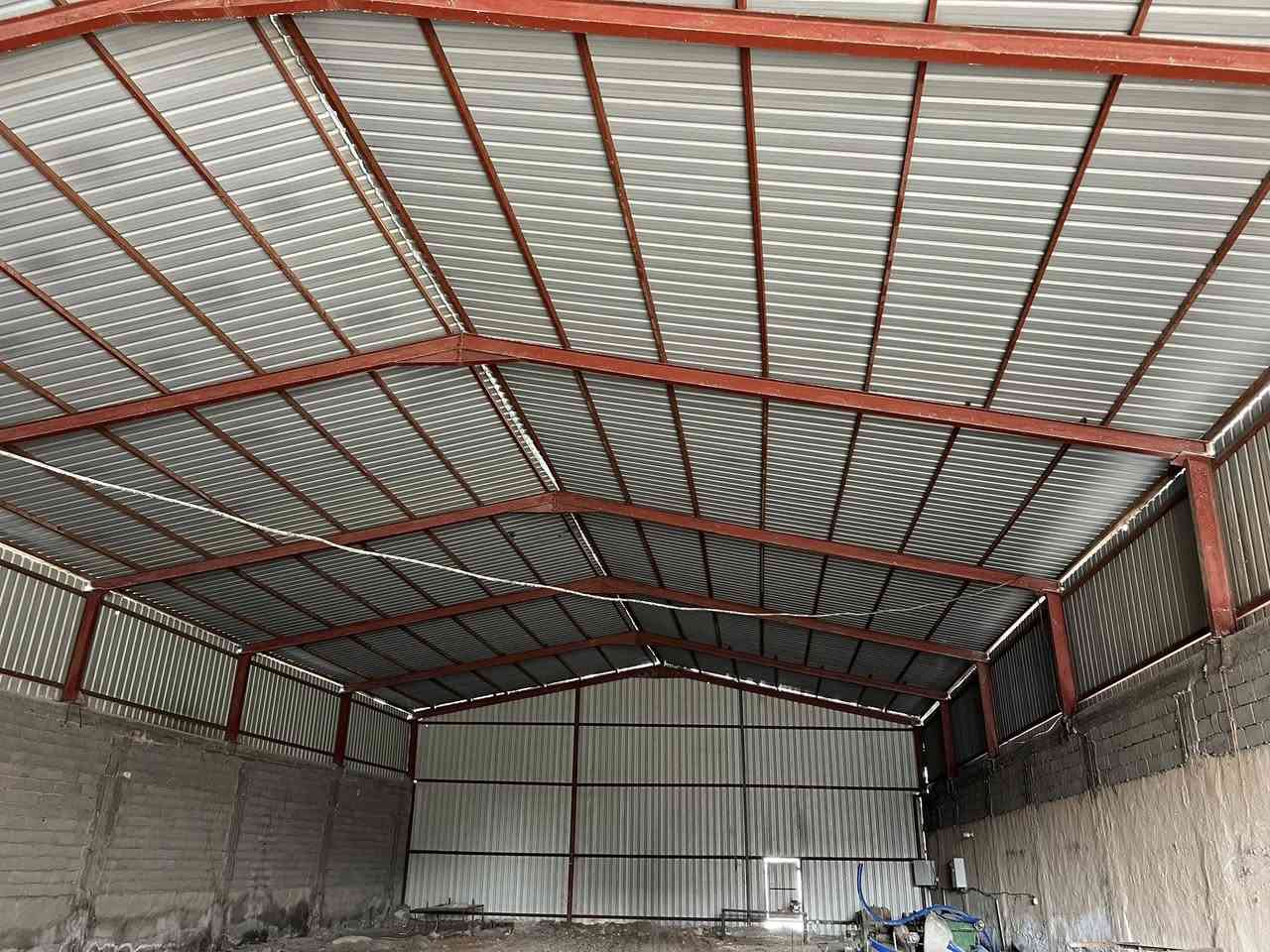 السلام عليكم للبيع جملون طوله 40 متر او عرضه 15 متر (***********
