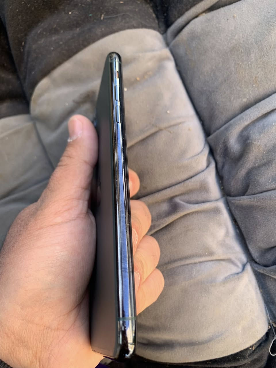 سلام عليكم
ايفون 11 برو ماكس 
ذاكرتة 64
بطارية 70 
فقط كسر صغير بلضهر 
كلش نظيف 
كلة شغال
250 الف وبي مجال 
مكاني اعظمية 
***********
