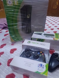 Xbox 360 • نظيف جداً • ٢ يدين محولة