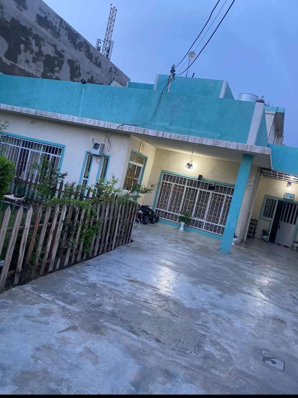 بسم الله
للبيع بيت طابقين طابو 300 متر بناء طابوق نضيف على شارع الكوسترات عريض قرب ساحه الغاز وجامع مكه المكرمه والمدارس السعر 175

***********
