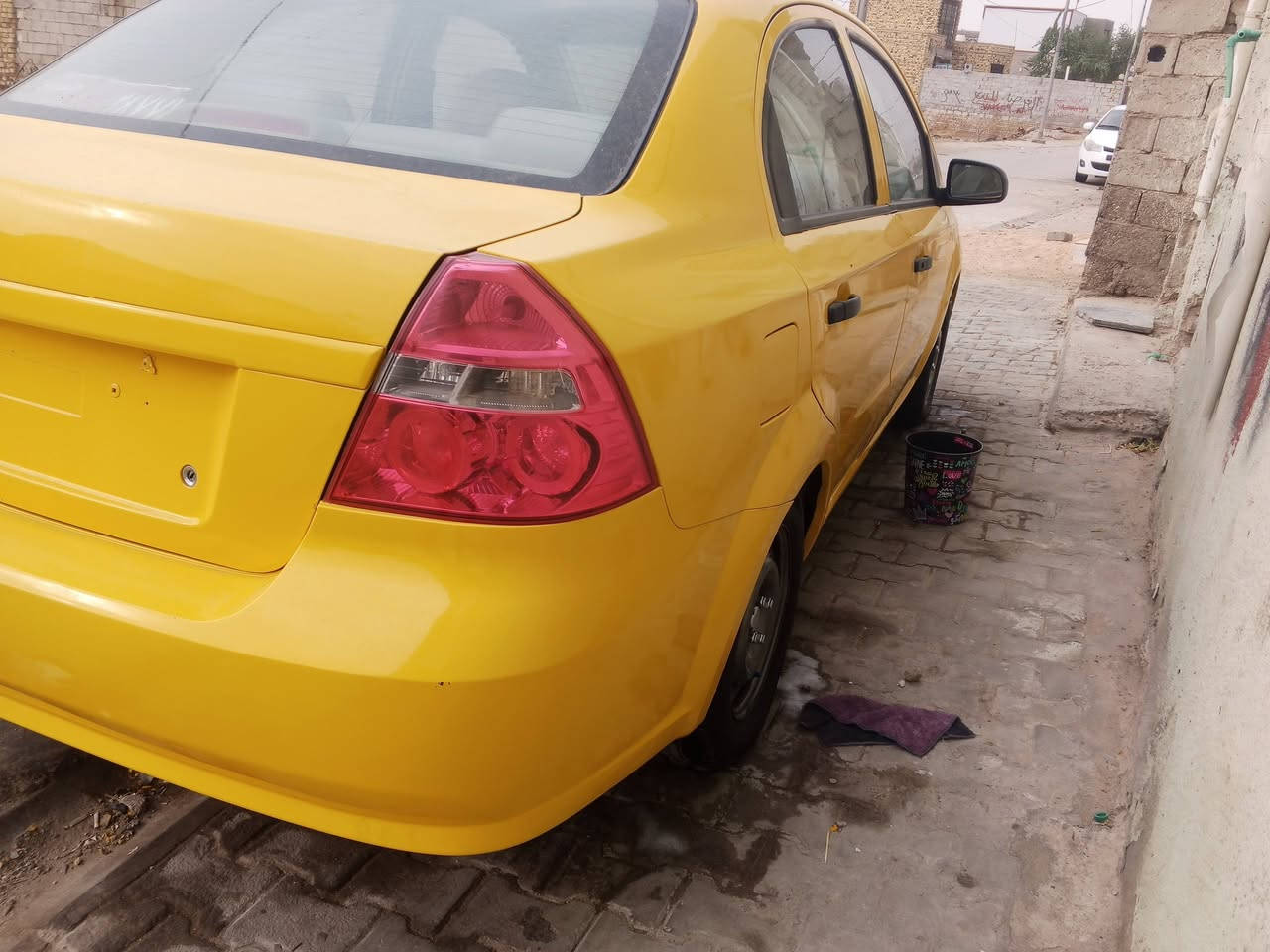 سلام عليكم افيو موديل 2007سياره مكفوله من الضربة خليجيه سياره بيها جاملغ مبدل سياره كير محرك حاويه صار10ايام من شادهن حداديه كهربائيات مملعوب بيهن هيءه غرامات مصفره السياره بيه تاير واحد تعبان وعايزه طروباز للستفسار ***********مكان السياره ديوانبه السعر 50 غير متواجد عالفيس
