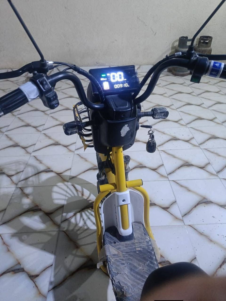 للبيع دراجة كهربائية G-A FAITH
نظيفة جداً ولونها ذهبي مميز ✨
بطارية قوية وتمشي مسافة زينة بالشحنة.
السعر: 500 ألف قابل للتفاوض
المكان: السماوة 

للتواصل خاص.


**إذا كنت صاحب هذا الإعلان وتريد حذفه لأي سبب، رجاءا أرسل رسالة إلى الدعم الفني**