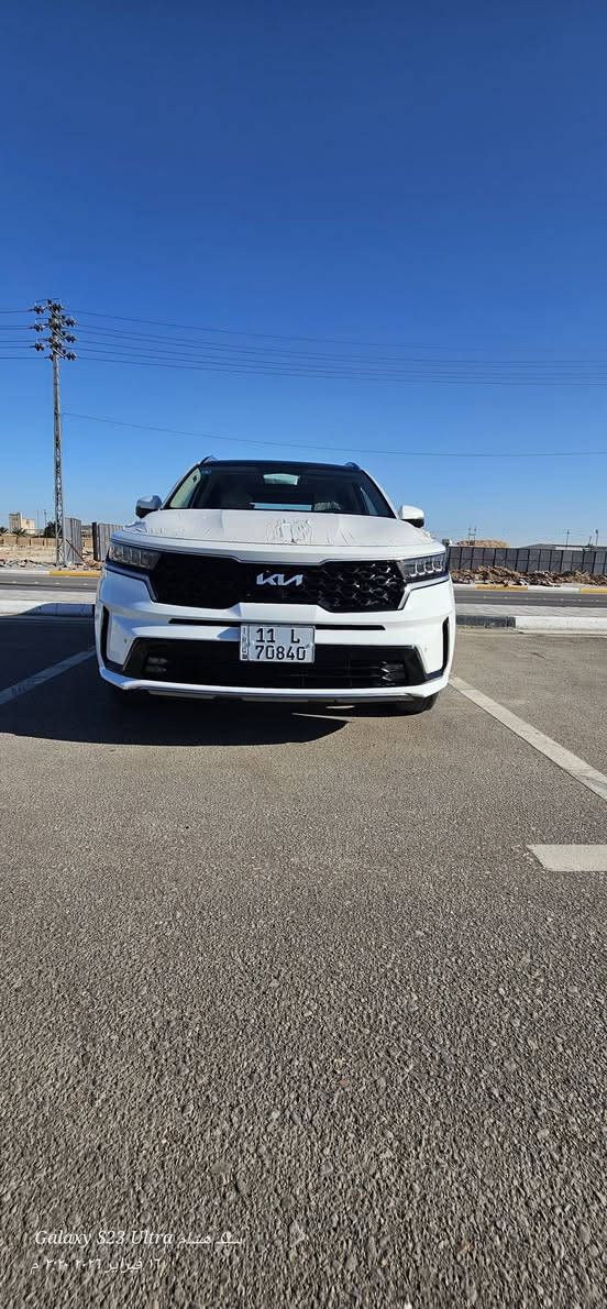 🚘 للبيع – كيا سورينتو 2022 خليجي | فل كامل | دفع رباعي (AWD)
▪️ اللون: أبيض لؤلؤي
▪️ الممشى: 70,000 كم
▪️ محرك 2.5 لتر أوتوماتيك
▪️ 7 مقاعد
المواصفات: ✅ دفع رباعي (AWD)
✅ 4 وضعيات قيادة (Comfort / Eco / Sport / Smart)
✅ سقف بانوراما
✅ كاميرا 360°
✅ شاشة عدادات رقمية
✅ شاشة وسطية Apple CarPlay 
✅ تبريد للمقاعد الأمامية
✅ جنوط ألمنيوم أصلية.
✅ مقاعد جلد فاخرة
✅ تشغيل بصمة وتشغيل عن بُعد
✅ مثبت سرعة ذكي
✅ حساسات أمامية وخلفية
✅مكيف أمامي وخلفي منفصل
✅ باب خلفي كهربائي
✅ شاحن لاسلكي
✅ إضاءة LED كاملة
حالة السيارة: ✔️ استخدام شخصي
✔️ نظيفة جدًا ومحافظ عليها
✔️ الصيانة الدورية منتظمة
✔️ مكينة وكير وشاصي بحالة ممتازة
✔️ لا تحتاج أي مصروف وجاهزة للفحص

💰 السعر: (يذكر عند التواصل) 
📞 للتواصل: ( *********** ) او مراسلة 
"سيارة عائلية فاخرة، مريحة، اقتصادية، وجاهزة للاستخدام مباشرة."
