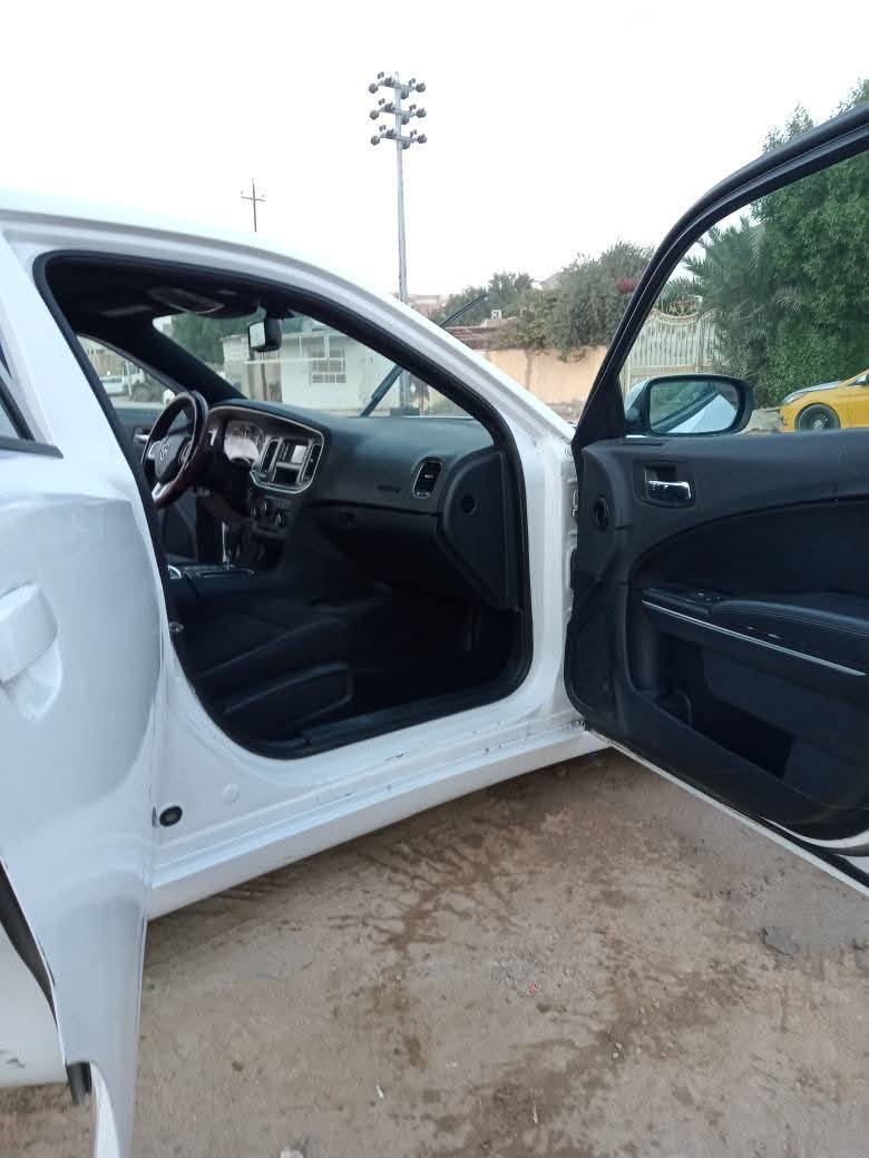 السلام عليكم جارجر موديل 13 سياره حادثه جاملغ وبنيد مكان سياره ديوانيه كنديه رقم  بغداد نكليزي سنويه لل30 جديده بيع فقط بدون مراوس السعر 145 وبيها مجال رقم الهاتف وتساب موجود ***********   ***********
