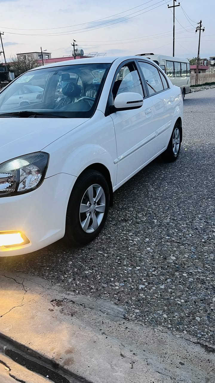 سلام عليم للبيع كيا ريو موديل 2012 خليجي محرك 1400 مفتوح درجة اولى كير محرك بالشرط لاصرف لابخار تدفئة تبريد ثلج تايرات جديدة وياله جديدة كلين تايتل بدون صبغ بي بارد حك 10 سنتيم ومايبين اصلا  سبير مانازل سنويه جديد  كله جاهز سعر 103 ومجال بسيط جدا مكاني كركوك للاستفسار اتصل على ***********
