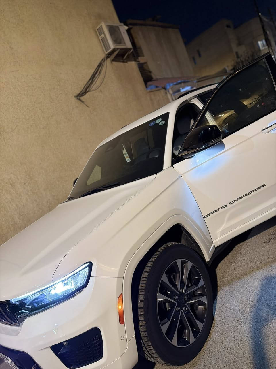 السلام عليكم ورحمه الله جيب 2023 خليجي وكالة هارلم اوفر لاند ماشية 29 الف مكفول رقم اربيل وكالة مغلفه نانو السيارة والسيارة جديدة والداخل الابيض المرغوب فول 1/1 السيارة 
1-مساج
2-تبريد تدفئة بلكشنات
3-تدفئة بلستيرن 
4- 5كامرات 
5-بصمات اربع ابواب 
6-رادار امامي خلفي
7-حساس امامي خلفي جانبي
8-زراقات
9-كامري العين تستعمل في الطريق الخارجي
10-زراگ بلكامرات
11-ابل كار بلي
12-كامرة بلمراية الداخلية 
13-مري شفط 
14-لايت LED
وبعد بيهة هواي مواصفات ما تخلص 
للاستفسار ومعرفه السعر الرقم *********** مكاني البصرة
