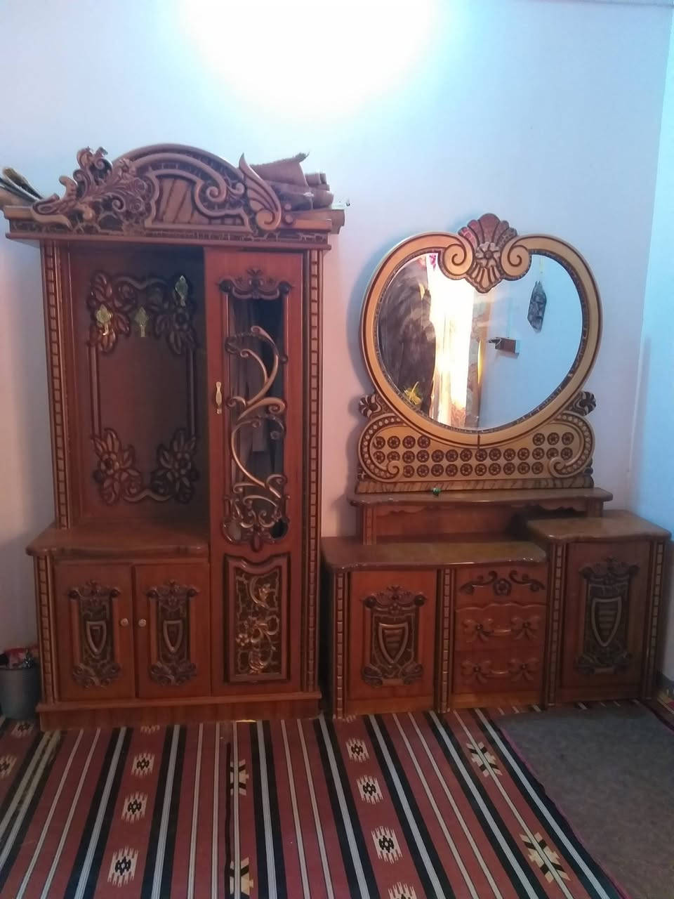 غرفة اخشاب تسگام فول نضافه الاستفسار على الرقم ***********
سعرهه 850
بيه مجال بسيط
