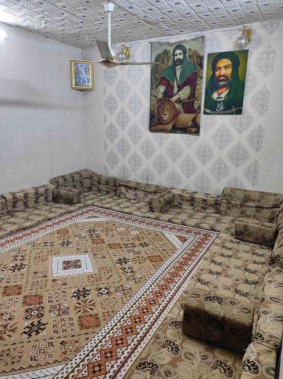 سلام عليكم دار للبيع المساحه 112 ونص طابق واحد بناء طابوك جيري سقف عكادة غرفة نوم 4*5 واستقبال4*5 وصالة3*5 وحمام داخلي وحمام خارجي واجهة 7ونص ونزال 15 الموقع حي العامل قرب جامع الرسول الأعظم السعر 110 مع المجال للاستفسار الاتصال على الرقم ***********
