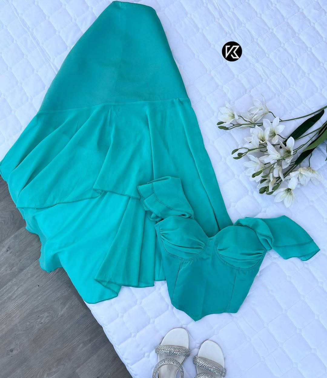 *لا يفوتك الجديد*
*طقم Vilpisc*
*قطعتين*
*بنمط عصري مودرن*
*جمالة مايحتاج وصف🔥*

*خااارجي*
*باللبس تححفه*

*قماش حرير وشيفون ناعم من اجود الخامات*

*لونين*

*المقاسات*
*S.   M.  L*

*من وزن 40 الى وزن 60*

*السعر*
*عملة قديمة 4000* فقط
*عملة سعودي 29* فقط

للحجز/772214645
رابط مجتمعنا واتس 
https://chat.whatsapp.com/BiwH683Ra7O5f1dO5w75uN
رابط قناة واتس 
https://whatsapp.com/channel/0029Vb7c14l0LKZ9sPEY9m0G


**إذا كنت صاحب هذا الإعلان وتريد حذفه لأي سبب، رجاءا أرسل رسالة إلى الدعم الفني**