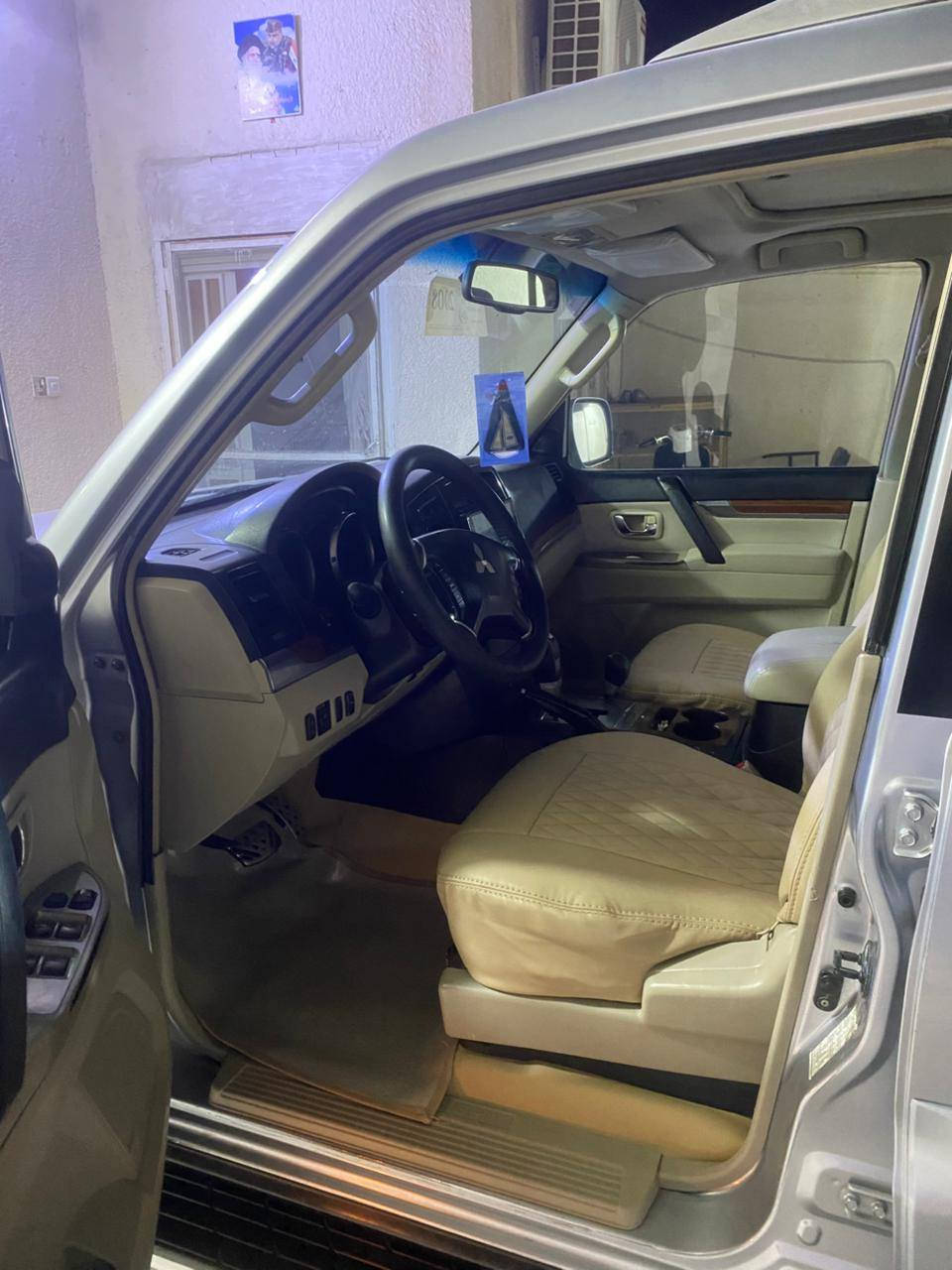 السلام عليكم
باجيرو حبتور موديل 2008
مكفوله كفاله عامه من الصبغ والضربه والشخط 
شرط سونار رقم بغداد مشروع وطني باسمي جاهزه من كير ومكينه وحداديه وتاير 
مكاأن السياره ميسان 
السعر 140 وبيها مجال 
رقم ***********
