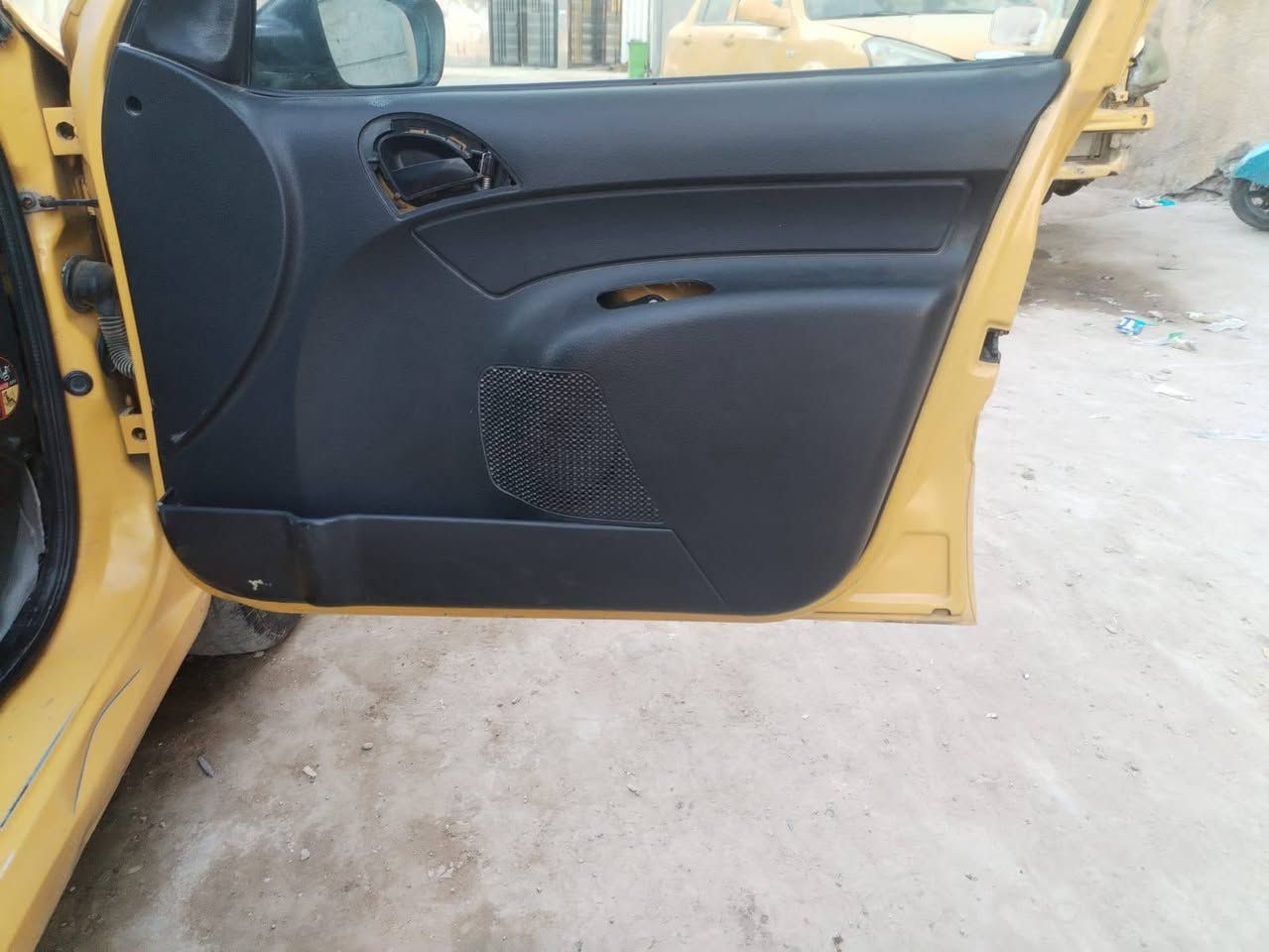 للبيع سمند موديل 2014 بغداد مشروع وطني سنويه لغايه 26 السعر 38$ هاتف *********** مكاني بغداد سياره محور محرك النتره  حجم 1600 دبل قطرة كير اوتماتيك محرك وكير حاويه جديد تحوير  فول باور ومشط ستيرن جديد  وتبريد شغال مع كل الكهربايات شغال ولكيجات ولجام مع الاناره مكفول من ضربه و التبديل ولخياس حداده خلفي امامي جديد مع اربع دبلات جدد دواخل نضيفه مكاني بغداد بغداد, العراق
