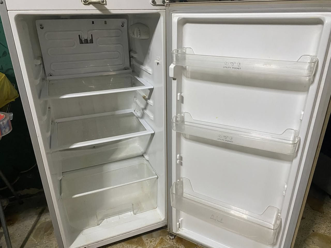 ثلاجة للبيع 12 قدم لو 14 ممتأكدة نظيفة كلش وتجميدها فول مابيها اي ضرر سعرها 150 بيها مجال بسيط مكاني الشعب حي المصطفى


**إذا كنت صاحب هذا الإعلان وتريد حذفه لأي سبب، رجاءا أرسل رسالة إلى الدعم الفني**