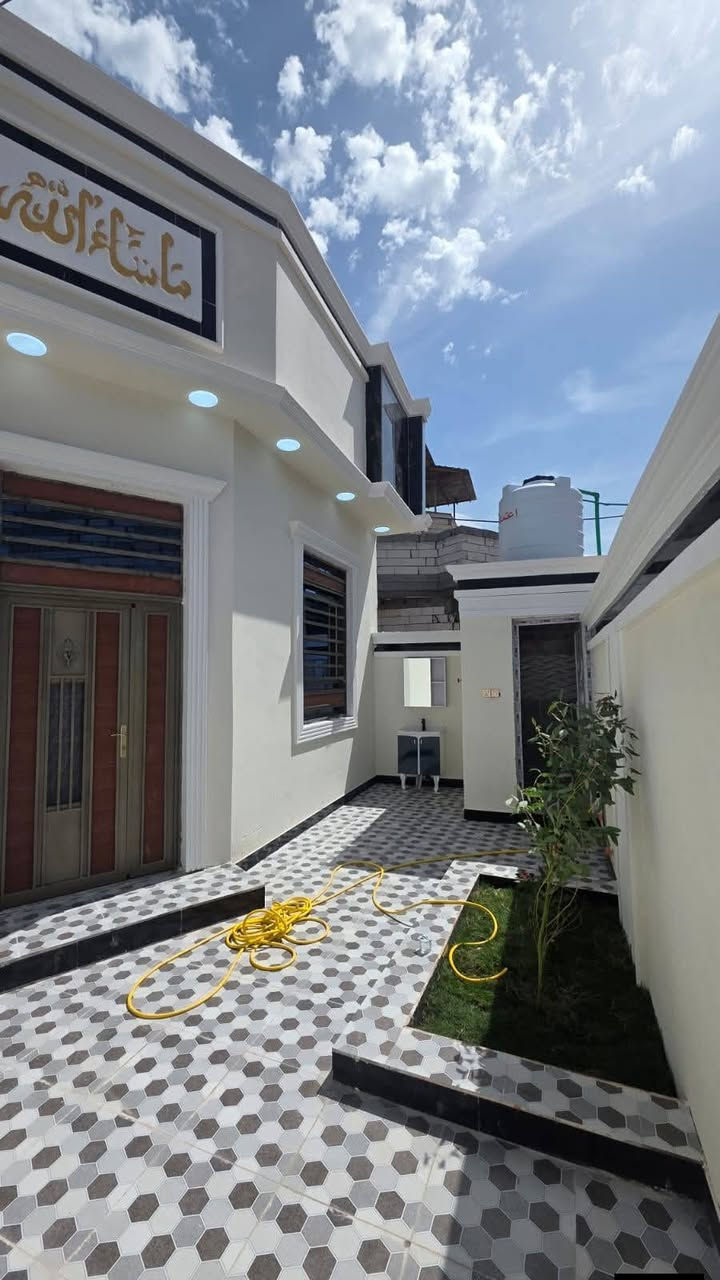 #اسعد_الله_اوقاتكم_بكل_خير⁉️👋🏼
***********
دار سكن للبيع بناء 2026

#المساحه 200متر 

#جنس_العقار :: طابو ملك صرف زراعي باسم عراقي سند 25 

#العنوان :: البصره كوت ثويني موقع راقي

#يحتوي البيت على 2 غرف منام كبار
و ديوان
و مطبخ و صاله
و مناور عدد 2
و صحيات داخلي وخارجي  و كراج سياره
ويحتوي علي حديقه🌲🌲

#البيت جاهز من كلشي تستلم البيت عنده المكاتبه
كامل من مقطوره و كيزر و ماطور
جيب اثاثك و اكعد
و الف عافيه الي ياخذه

جميع الخدمات متوفره ماء كهرباء  
#السعر ((108 مليون وبي مجال  بلاش
فارق جاهزة للسكن تستلم بيتك عند المكتبة مباشر 
#للاستفسار الاتصال على الهاتف 📳📞 ***********
