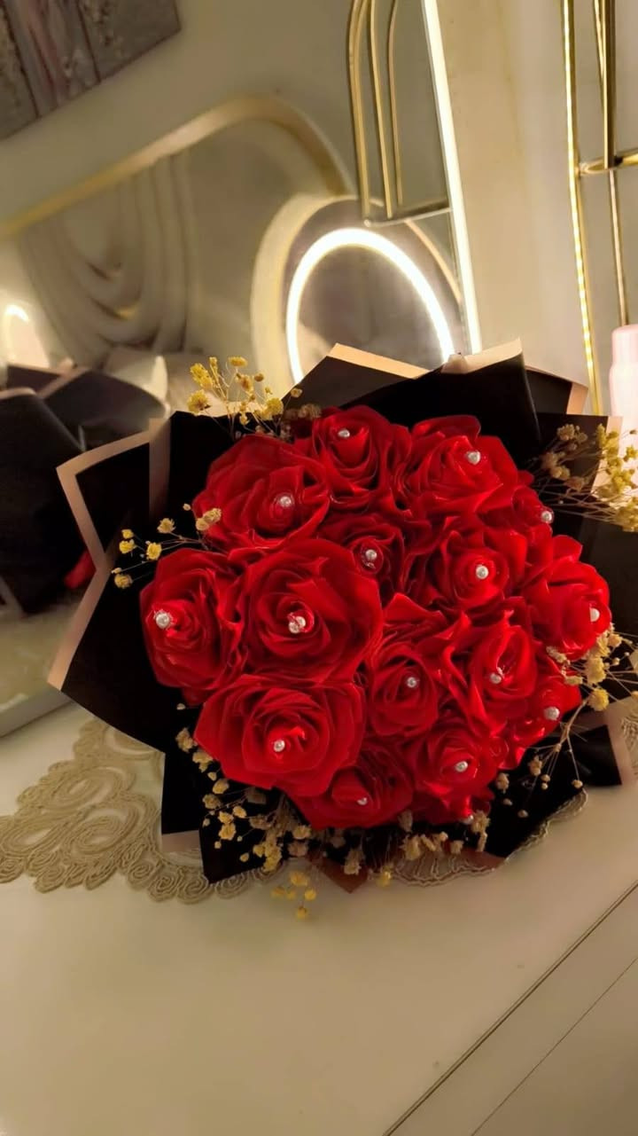 شاركونا، ما هو لون الورد المفضل لديكم؟ ورد صناعي 🌷🥰😍
 نحن نحوله إلى لوحة فنية."❤ للتواصل خاص او واتساب***********
