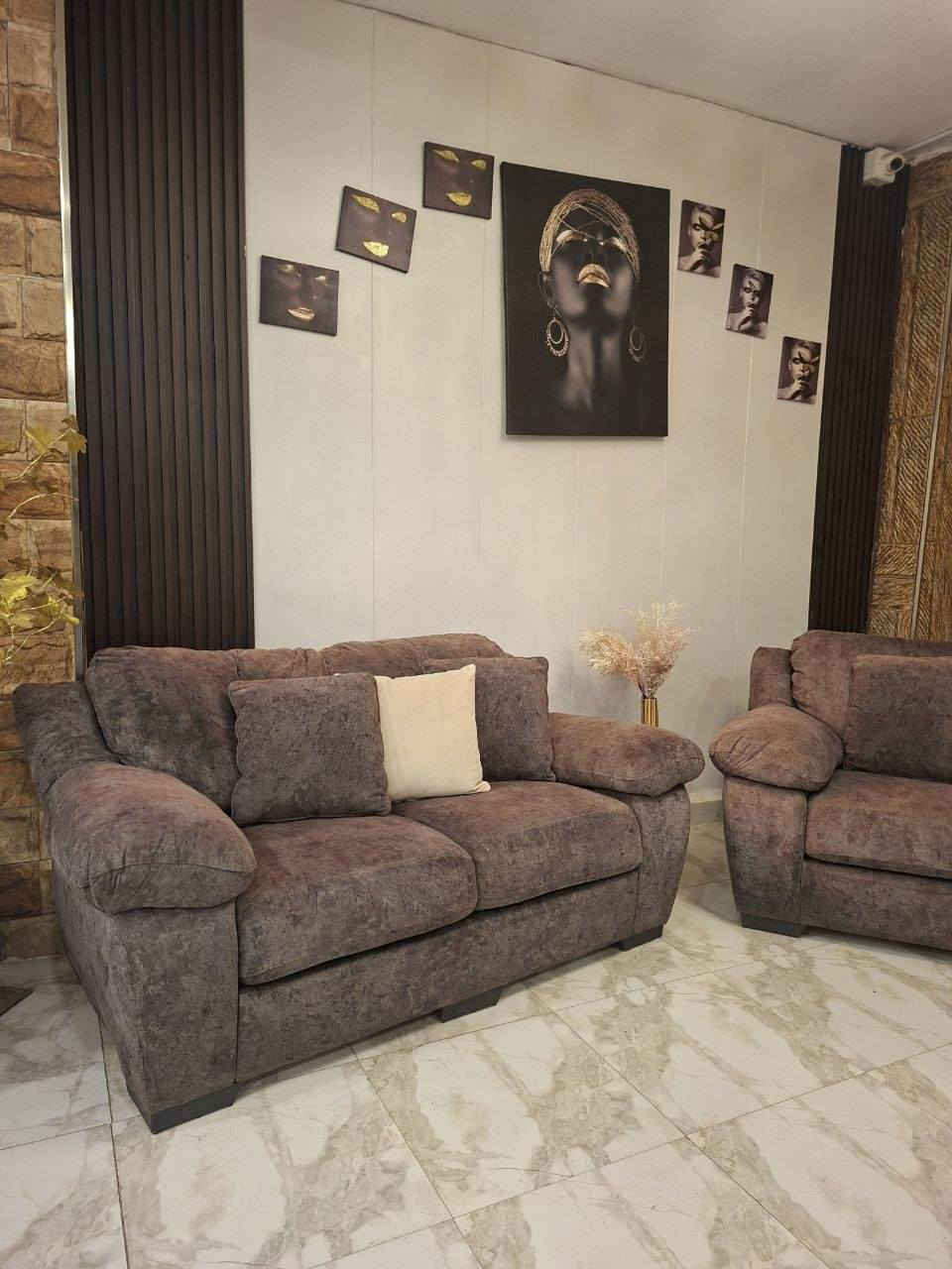طقم كنب 7 مقاعد ماركة الدب 🛋️
مصنوع من أجود أنواع خشب السويد بالكامل ، اسفنج دانلوب 
قماش شمواه تركي راقي ، فل بوليستر طبي 🔥 استخدام بسيط جداً بحال الوكاله .
 (( بسعر مغري جداً  )) الله يبارك لصاحب النصيب 🤍


**إذا كنت صاحب هذا الإعلان وتريد حذفه لأي سبب، رجاءا أرسل رسالة إلى الدعم الفني**