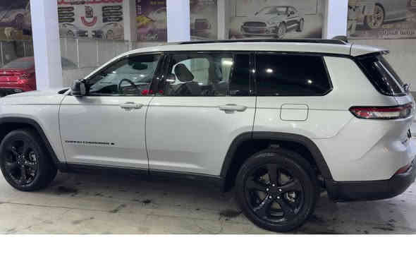 جيب كراند شيروكي 7 راكب 2021
وارد امريكي حادثهة جاملغ و بنيد 
ماشيه 45 الف ميل 
فئتهة لاريدو بلاك تيود 
موصفاتهة
 كشن كهرباء 
تدفئة مقاعد و ستيرن 
تحذير اصطدام امامي و خلفي 
رادار 
نقط عمياء تحديد مسار 
مثبت سرعه 
صندوك كهرباء 
مقاعد منفصله 
و بعد بيهة مواصفات
الكير و المحرك مكفولات 
سنويه جديد رقم بغداد
للاستفسار: ***********
