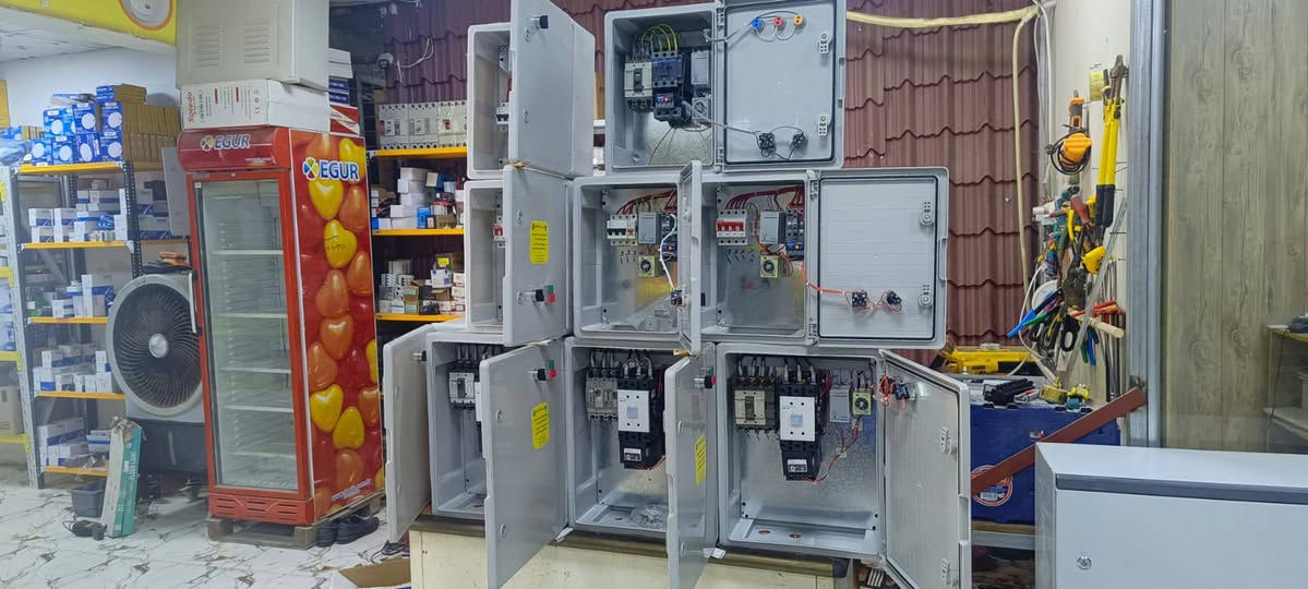 بسم الله الرحمن الرحيم
(وقل اعملوا فيسرا الله عملكم ورسوله والمؤمنين) 
يعلن معرض عالم الانشائية لصناعة كافة أنواع بوردات السيطره الكهربائية ats و بوردات مضخات المياه والغطاسات وصيانة كافة انواع البوردات... 
للاستفسار الاتصال على الأرقام
***********
***********
***********
