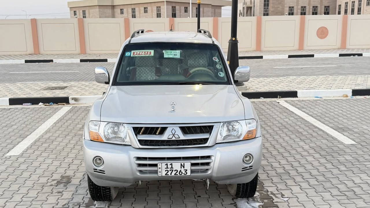 السلام عليكم للبيع سيارة باجيرو 2003 رقم بغداد دولي جديد سنويه وهزه جديده السياره كفاله من الضربة و الكص و النقل و التحويل و المكينه ولكير فيفيتي مكفولات الحداده توب طخم تاير جديد السياره جاهزه و سعرها 73 ورقه بيع مستعجل الشراي يتصل *********** مكان سياره بصرة
