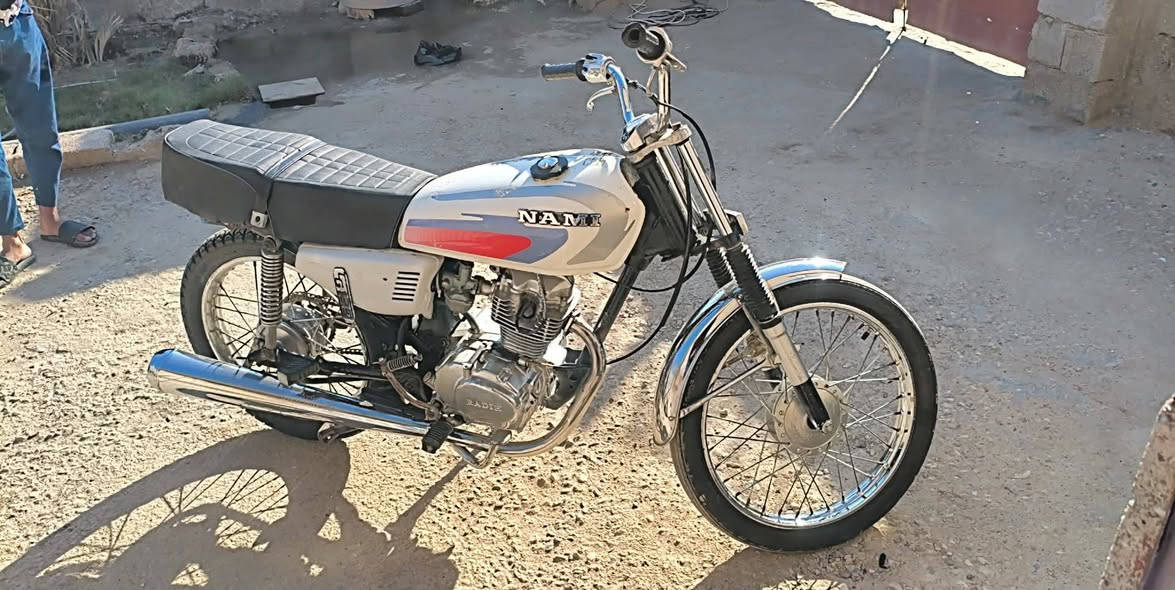 السلام عليكم دراجه للبيع موديل 18 كلك مكفولة. من سرقة دراجه نضيف وحلوه شراي يتصل علئ رقمي ***********
