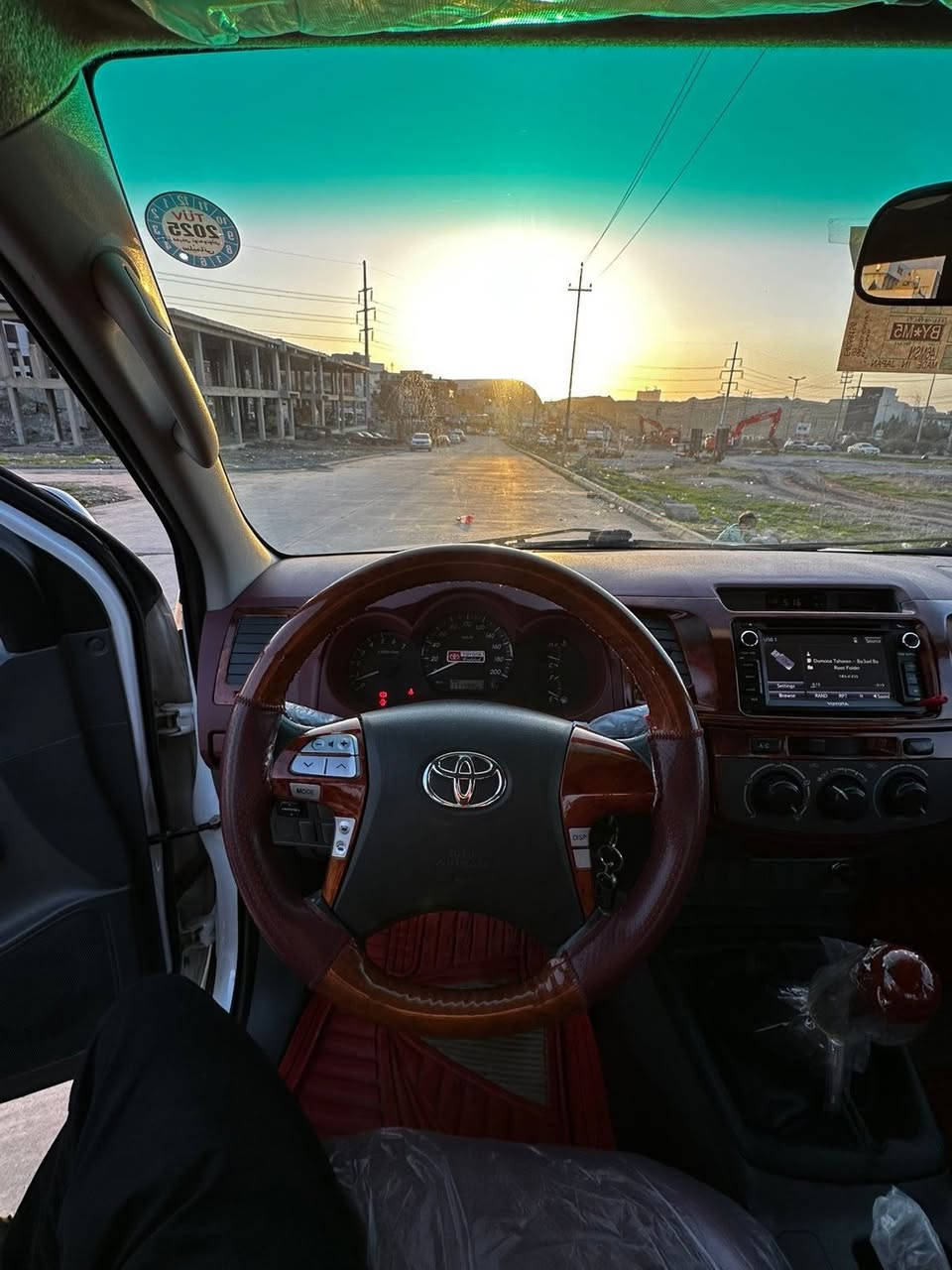 سلام وعليكم اخوان تويوتا هايلوكس للبيع موديل ٢٠١٣  كفاله عامة كير عادي ماشيه ١٧١حقيقي سيد نهرو بطل  سياره زيرو مشاء الله  للستفسار اكثر اتصل *********** سنويه ورقم لحد ٢٠٢٩ هم جديد سعر ٢٢٨$وبيهة مجال
