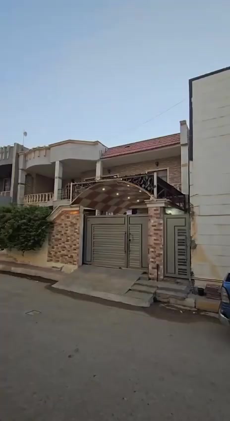 دار للبيع
المساحه الكليه 270م
الوجه 13.50 والنزال 20 م
بناء جديد 2019
نوع البناء حجر طابقين يتكون من 
غرف نوم عدد 4
استقبال ، هول ، صاله ، مطبخ ، بلكونة وحمامات داخل وخارج وحديقه صغيره وكراج شارع 10م تبليط + ارصفة +مجاري
الموقع : الرمادي التأميم 30 تموز 
 قرب جامع معاذ بن جبل (السعر 210 مليون وقابل التفاوض)
💬للأستفسار مراجعه 
       مكتب مصطفئ العلواني للعقارات 
    ***********   📲
🌐الرمادي الشركه مجاور اعداديه فلسطين
