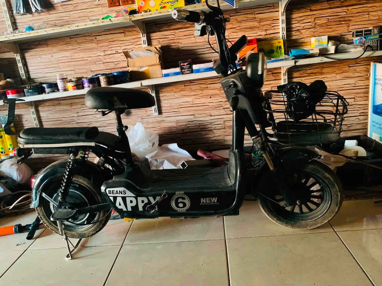 پاسکیل شەحن
پاسکیل شەحن حەجم ١٤ 
زۆر پاک و تازە
پاتری ١٠٠٪
لایت و ئیشارات و شاشە بي عەیب
لە ساڵاغایە
سعری ١٨٥هەزار
***********
