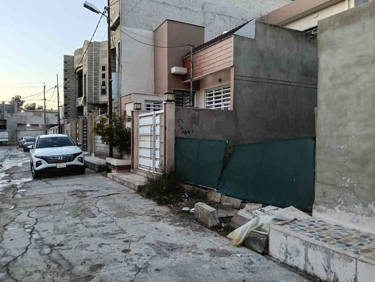 أرض 100م .الملايين الثانية قريبة من المدخل. قرب القنطرة . السعر 28 مليون بيع عاجل
وصل بلدية قطاع الرشيدية 
للاستفسار هاتف ***********
***********
