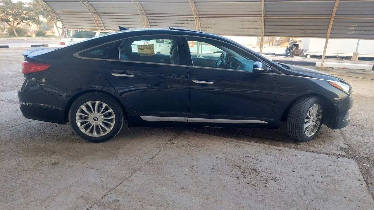 سوناتا 2015 لمتد كلين تايتل وارد كندا
المواصفات 👇

1- كشنات السائق والبصفة ثنينهن كهربائيات
2- ذاكرة خزن لكشن السائق 
3-الكشنات كلها جلد وكشنات الامامية تدفئة وتبريد والكشنات الخلفية فقط تدفئة
4- التبريد قطعتين
5- المري قلاب ويا البك
6-  رادار امامي والحفاظ على المسار وبيها رادارات جانبية خاصة بالنقطة العمياء بالاضافة حساسات خلفية
7-  ثلاثة أنظمة قيادة
8 - هاند بريك اوتوماتيك 
9- السيارة بانوراما 
11- شاشة بلادية كبيرة تحتوي نظام ابل كار بلي
12-  السيارة بصمة 
13-  محركها 2400 ماشية 162 الف كيلو يعني 100 الف ميل
14 - تخم تاير جديد قبل شهر شديتهن 
السيارة مناقصها شي برغي مناقصها شرط التراي مالتها لأي مكان يعجبك  المكان النجف الاشرف السعر 145  للاستفسار على الرقم الاتي : ***********
