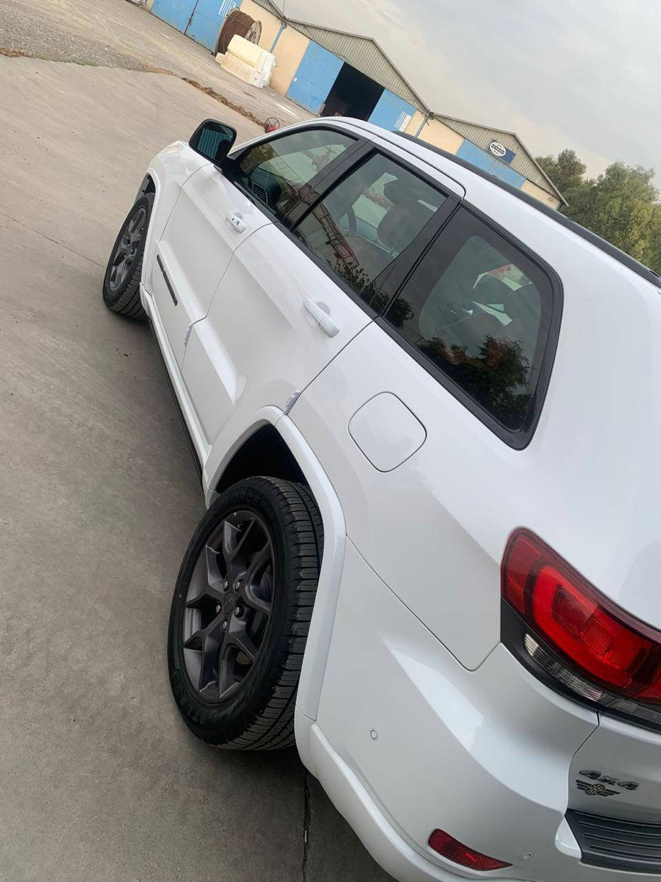 جيب كراند شيروكي خليجي وكالة هارلم  2021 ثمانينية
ماشية 78 الف كيلومتر
صار بيها ضرر بسيط بالسقف بالنقل   
السيارة مغلفة PPF 
وعليها دوسات كهربائية 
للمعلومات اكثر 
واتساب *********** 
السيارة في اربيل 
السعر 275 ورقة
