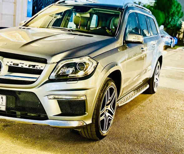 السلام عليكم ورحمة الله وبركاته
سيارة مارسيدس GL500
للبيع او مراوس
موديل 2014 اصل بليتة وسنوية
السيارة خليجية 
ماشية 119 الف كم
رقم  بغداد بأسمي
المواصفات الي بيها متنعد لان  اذا اكتبهن جريدة اذكر ابرزهن:-
1.مكينة 8 سلندر 500.
2.رادارات من جميع الجهات.
 3.غرفة جلد طبيعي بيجي تدفئة وتبريد ومساج.
4.دشبول وبطاين صاج ملكي.
5.ستيرن صاج بي رجاج عند الخروج من الخط لتنبيه السائق اذا كان نائم او مامنتبه للطريق.
6.السيارة 7 راكب الكشنات كلهن كهرباء حتى الخلفيات. 
7.بردات جانبية.
8.الدخول والتشغيل بدون مفتاح بصمة.
9.ويل اصلي AMG 
10.بانوراما على طول قمارة السيارة.
11.جميع الابواب شفط.
12.الجنطة الخلفية كهرباء و شفط.
13.سستم صوت هارمن كاردون قوي كلش موزعة السماعات على كبر المقصورة الداخلية يعني تحس نفسك كاعد ب(استوديو).
14.لدات داخلية لانارة السيارة بالكامل.
15.دوسات داخلية علامة مارسدس.
16.اضائة لدات فوق دوسة الدخول الى السيارة.
17.كاميرات 360 درجة. 
18.السيارة بيها نظام جكات ثلاث وضعيات.
19.انظمة قيادة (ثلجي - وعر -سبورت - نورمال).
20.بوصلة للتحكم باوضاع الشاشة.
21.المازدات داينمك العدسات مالتهن متحركة ويه الستيرن حسب اللوفة يمين او يسار او عند الزول من منحدر او الصعود الى التلال تتحرك حسب مسارك الي ماشي بي.
22.نظام بريك فچوچ برمبو كبار.
23.
24.اصطفاف تلقائي 
25. ناظور ليلي
والكثير من المواصفات التي لاتعد واني ذكرت الي اعرفهن يعني (السيارة فول الفول)
السعر 28,000
مكان السيارة بغداد زيونة
***********
