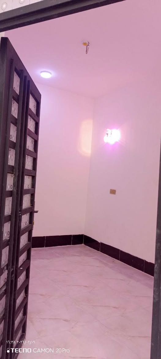 بيت للبيع مساحه  75 متر في ملحق قرية الغدير
(طابو زراعي سند 25 مشمول بلتطويب)  

بناء حديث  صب كونكريت وطابوك نهروان 

( خريطة 100 متر)  
البناء [ غرفه وصاله ومطبخ وستقبال 
وصحيات داخليه وخارجيه ومكشوفات ]

الموقع.   [ملحق قرية الغدير ]

السعر 43 مع المجال 

استفسار 
اتصال ***********
 واتساب ***********
