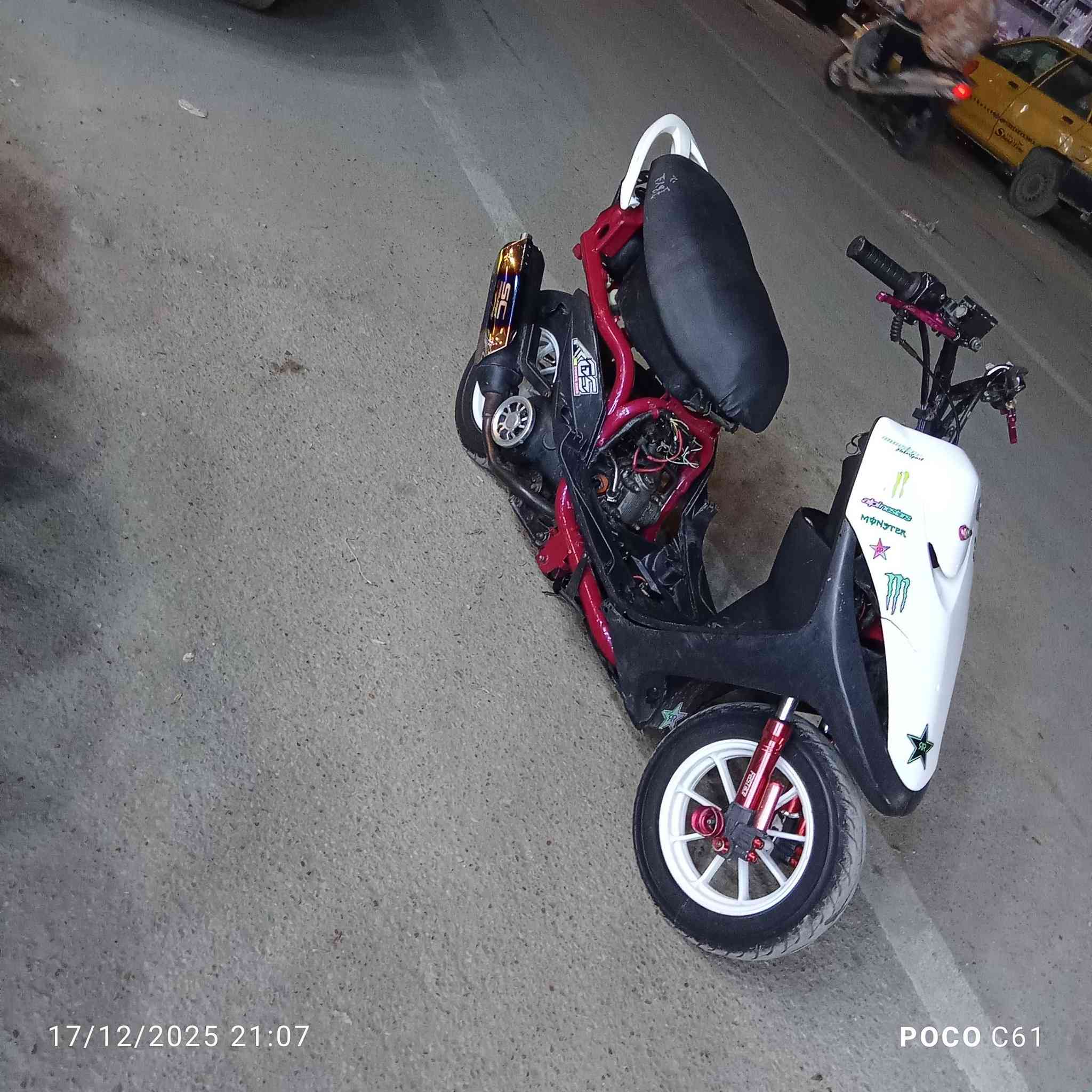 السلام عليكم دراجه للبيع ماكس عدله دراجه بوشه 49 العنوان بغداد العبيدي الرئاسه شارع
حي الرئاسه شارع 20 سعر 350 
رقم الهاتف ***********
