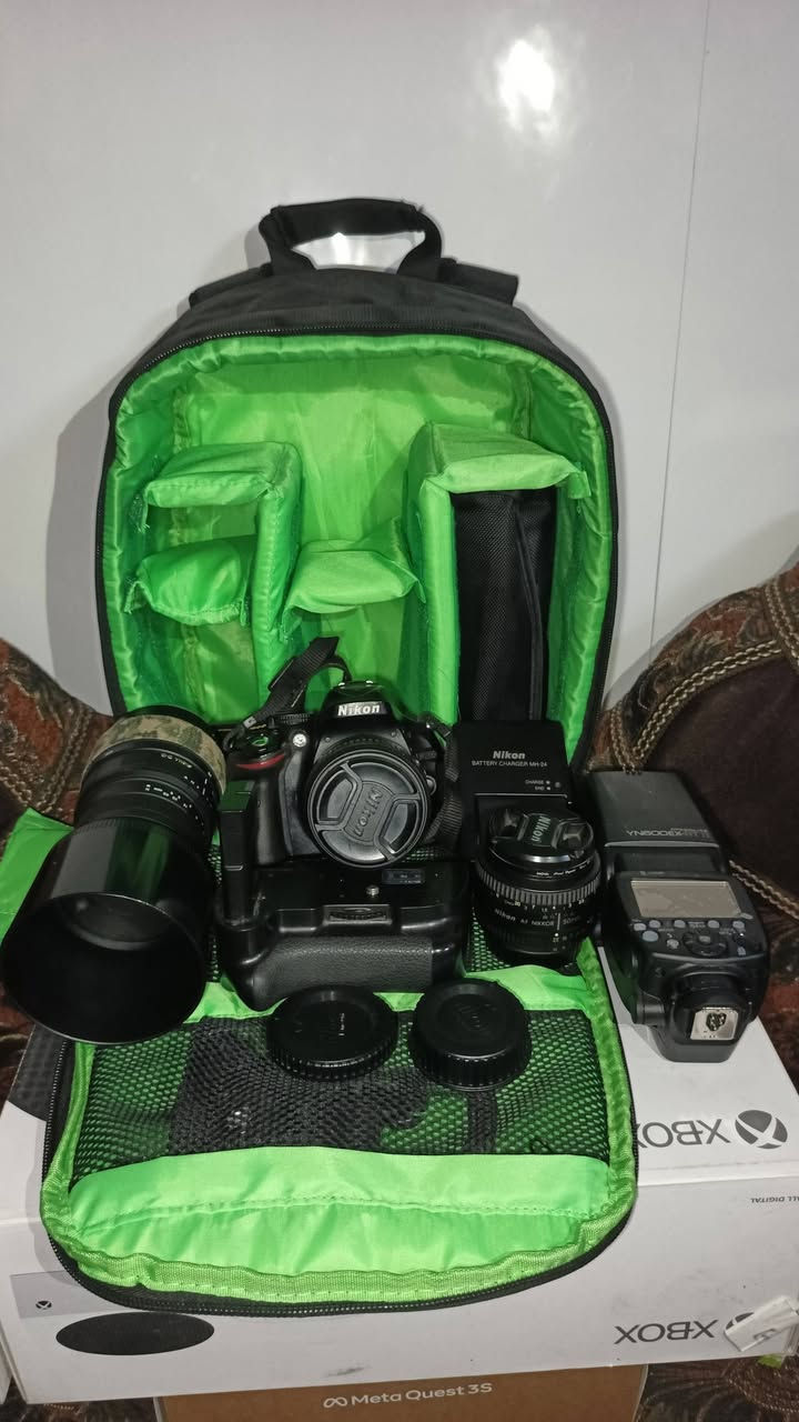 ‏نيكون D5200 مع عدسة الأصلية. . . و زوم sigma DG. . . وعدسة 50mm وفلتر. 
‏فلاش yongnuo 
‏حقيبة العدة
‏گراب بطارية +بطارية
السعر ٤٥٠ الف
‏


**إذا كنت صاحب هذا الإعلان وتريد حذفه لأي سبب، رجاءا أرسل رسالة إلى الدعم الفني**